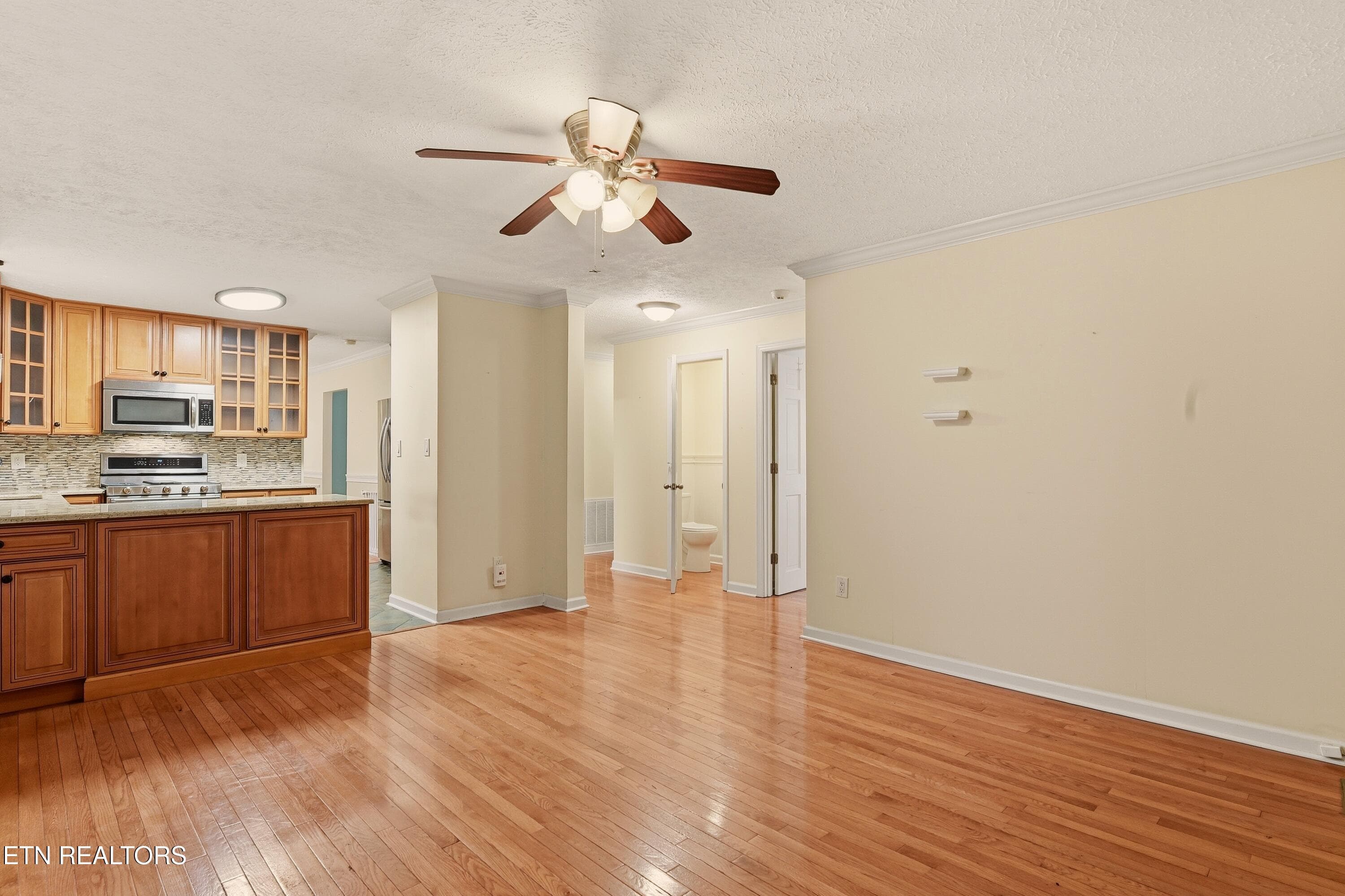 family room - 618 Woodland Drive, Clinton, TN 37716, Clinton