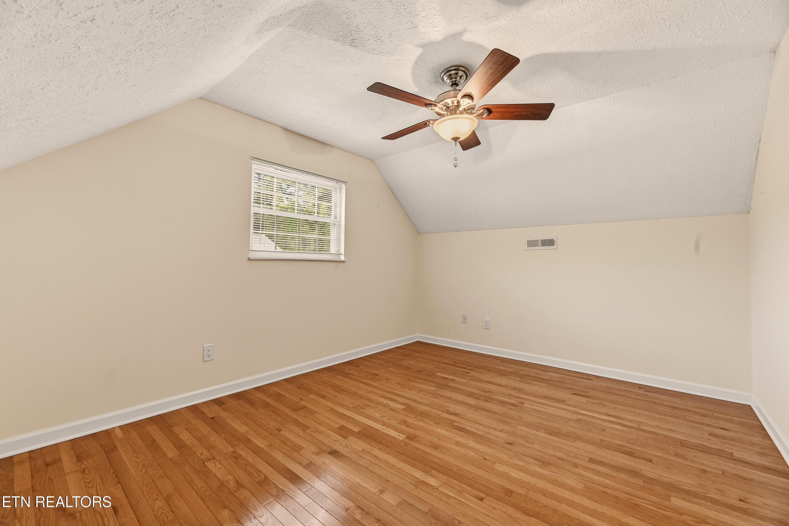 bedroom - 618 Woodland Drive, Clinton, TN 37716, Clinton