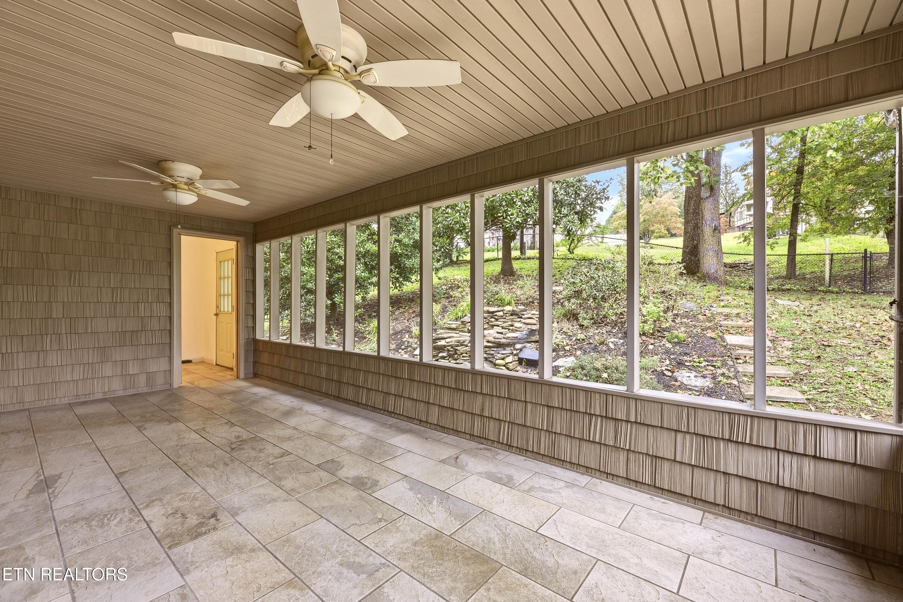 screened porch - 618 Woodland Drive, Clinton, TN 37716, Clinton