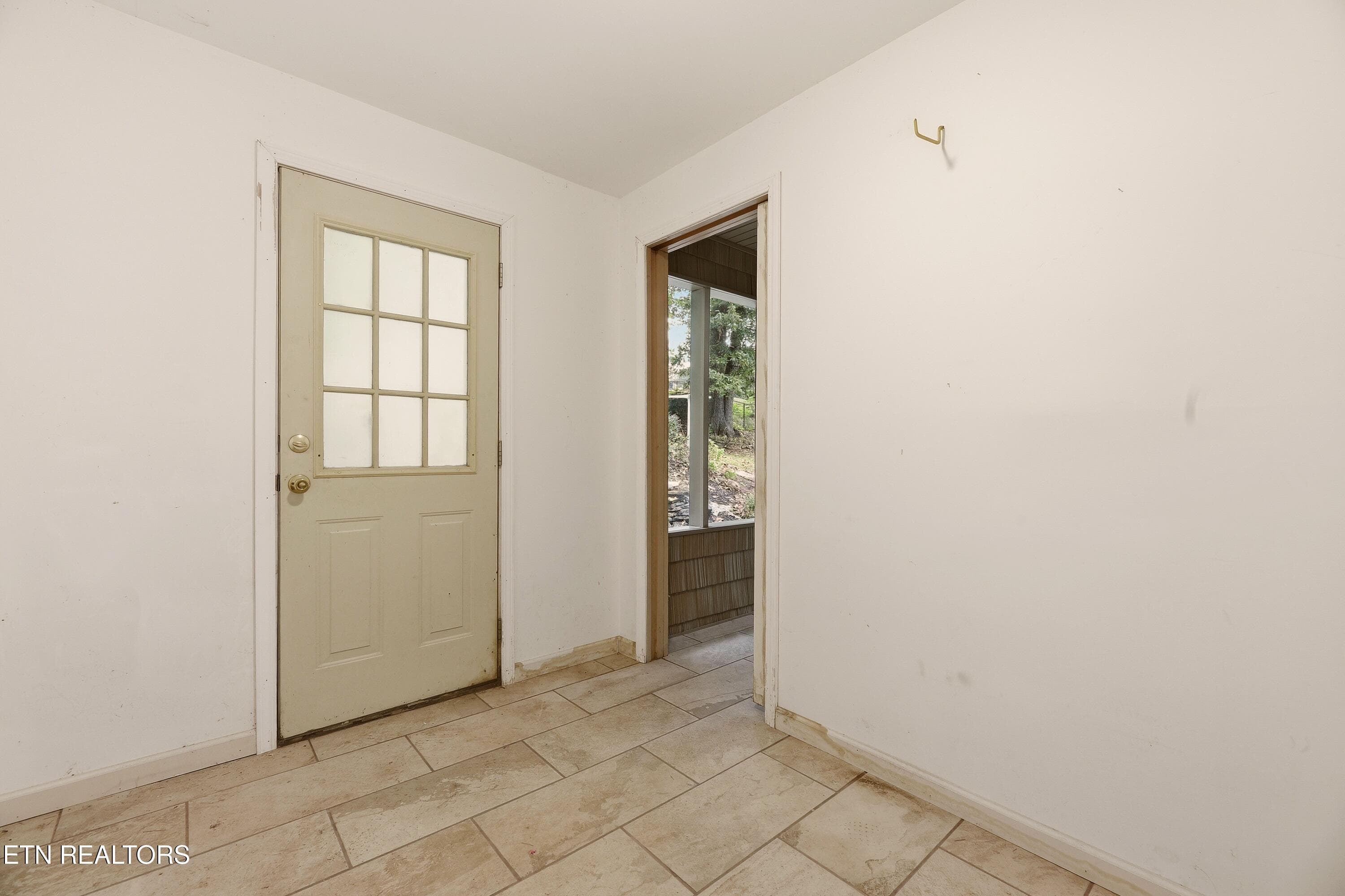 storage - 618 Woodland Drive, Clinton, TN 37716, Clinton