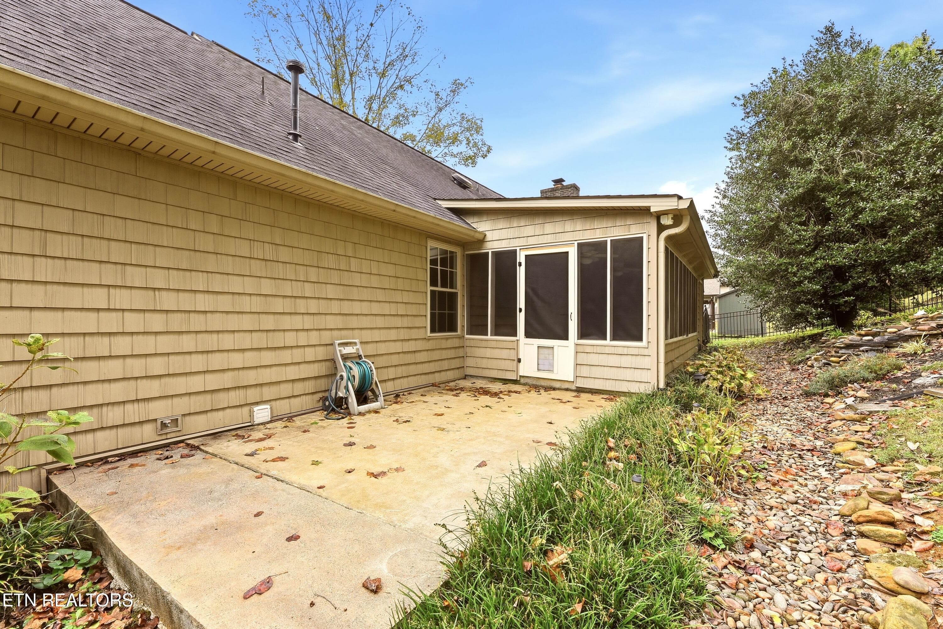 patio - 618 Woodland Drive, Clinton, TN 37716, Clinton