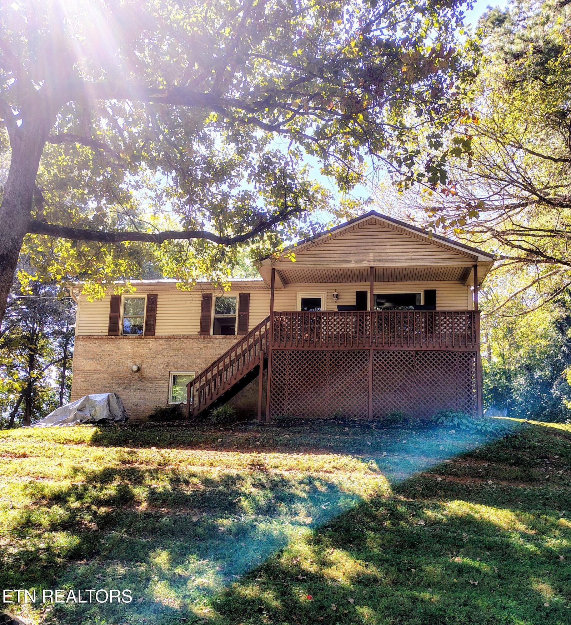 960 Anchor Drive, Lenoir City, TN 37771