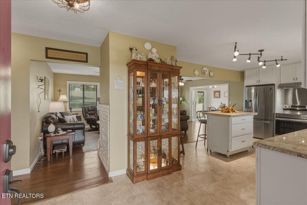 04-Foyer - 481 Judson Rd, Strawberry Plains, TN 37871, Strawberry Plains