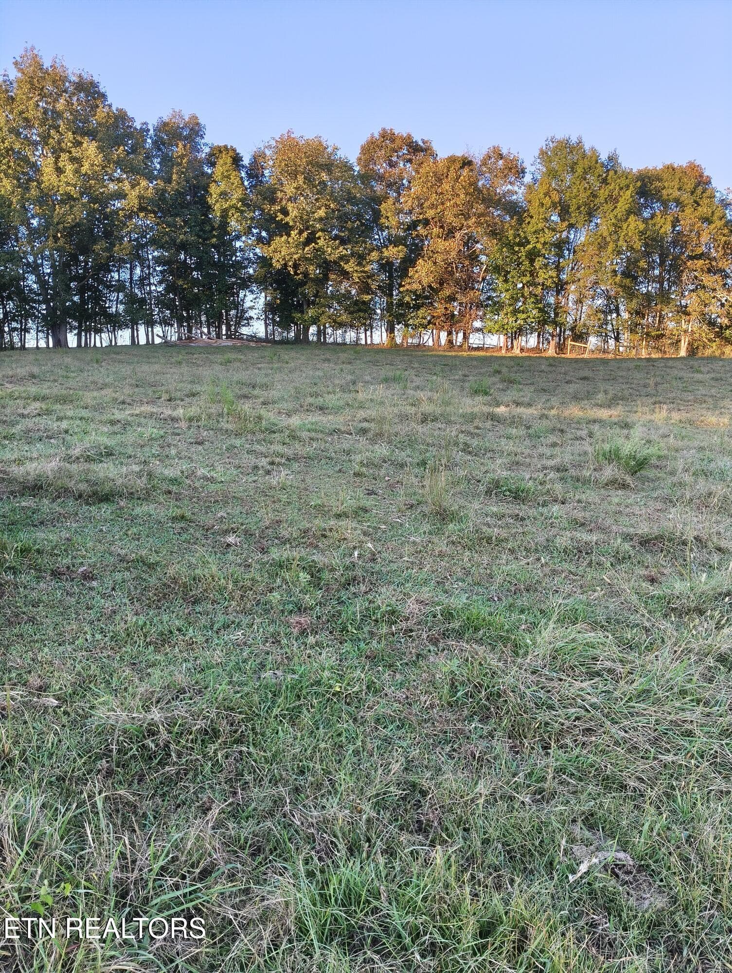 2764 Oakland Rd, Philadelphia, TN 37846