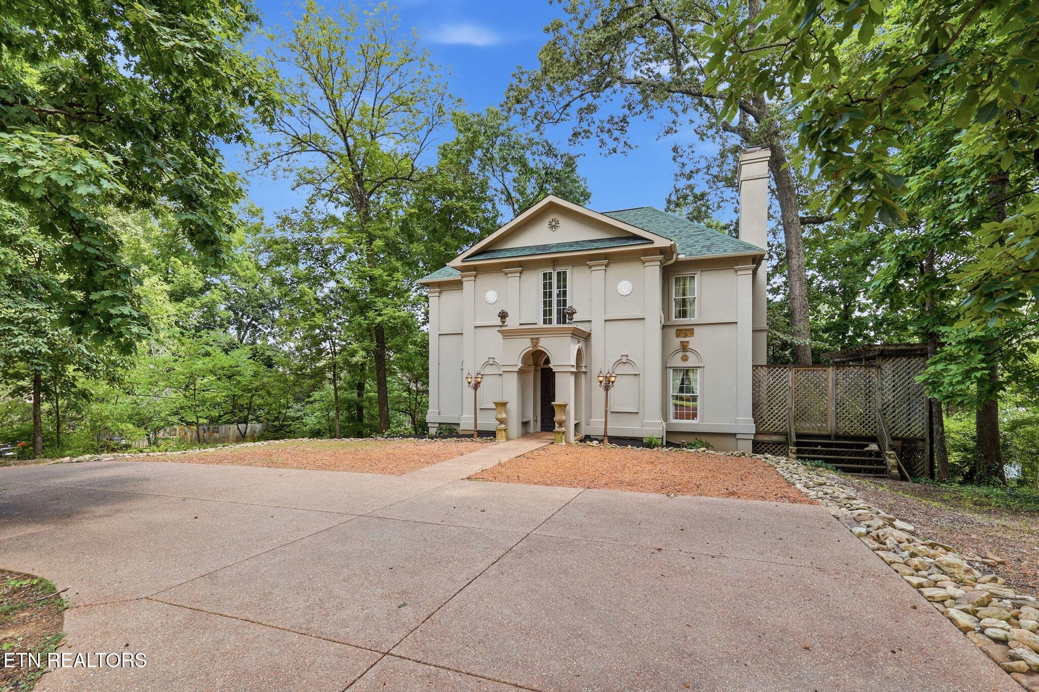 3720 Kingston Pike, Knoxville, TN 37919