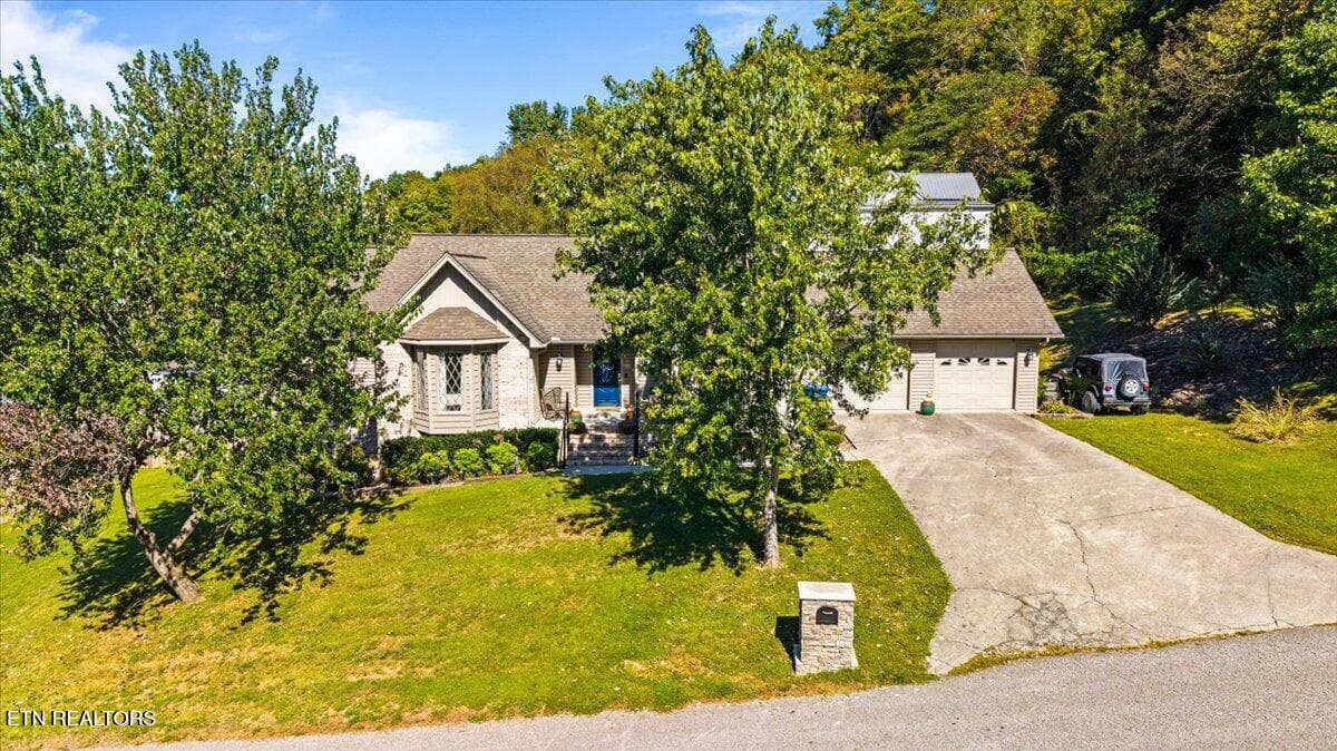 06-685 Ivey St - 685 Ivey St, Jellico, TN 37762