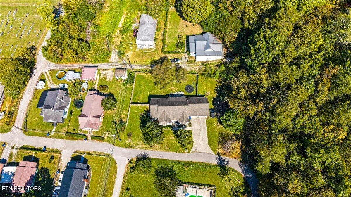 10-685 Ivey St - 685 Ivey St, Jellico, TN 37762