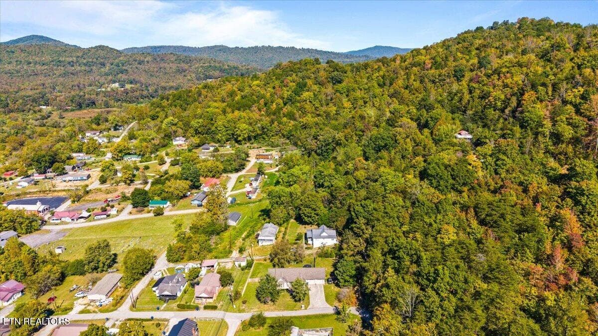 11-685 Ivey St - 685 Ivey St, Jellico, TN 37762