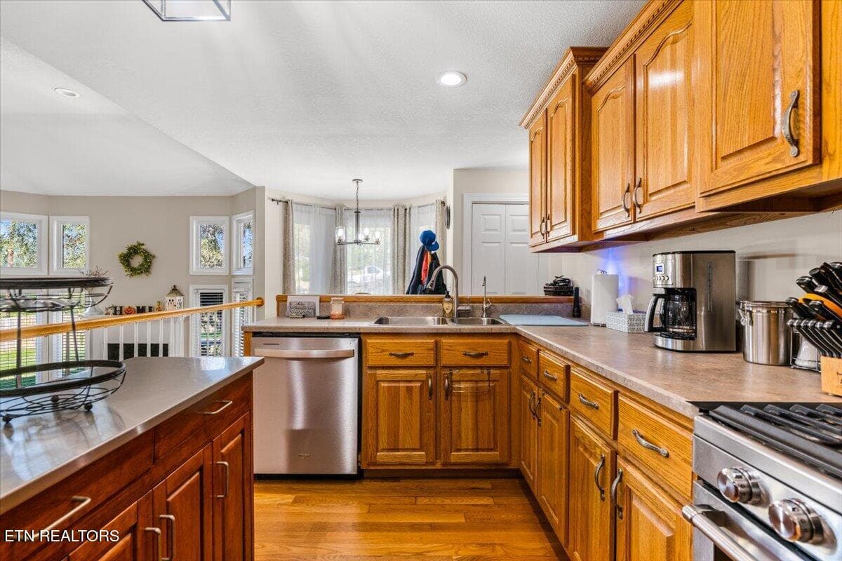 18-685 Ivey St - 685 Ivey St, Jellico, TN 37762