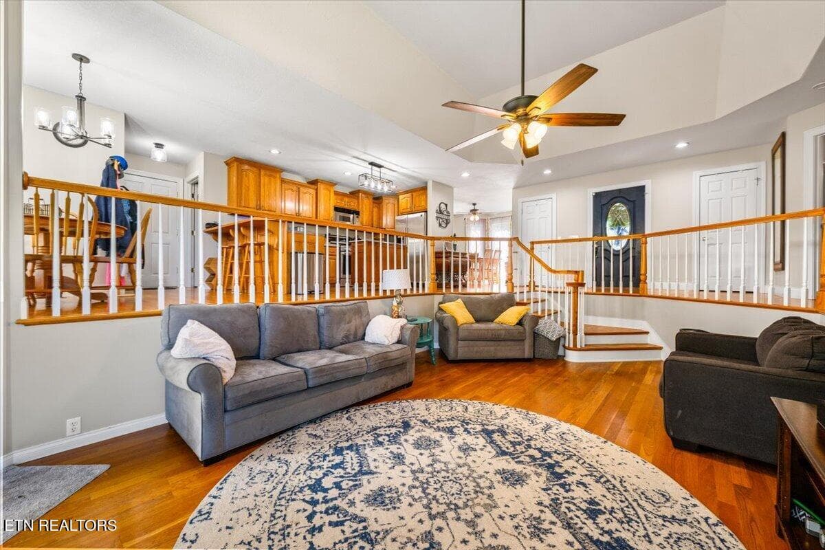 25-685 Ivey St - 685 Ivey St, Jellico, TN 37762