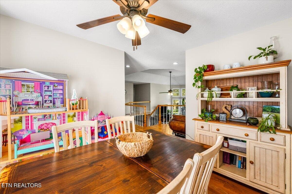 27-685 Ivey St - 685 Ivey St, Jellico, TN 37762