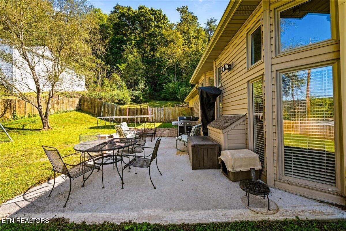 53-685 Ivey St - 685 Ivey St, Jellico, TN 37762