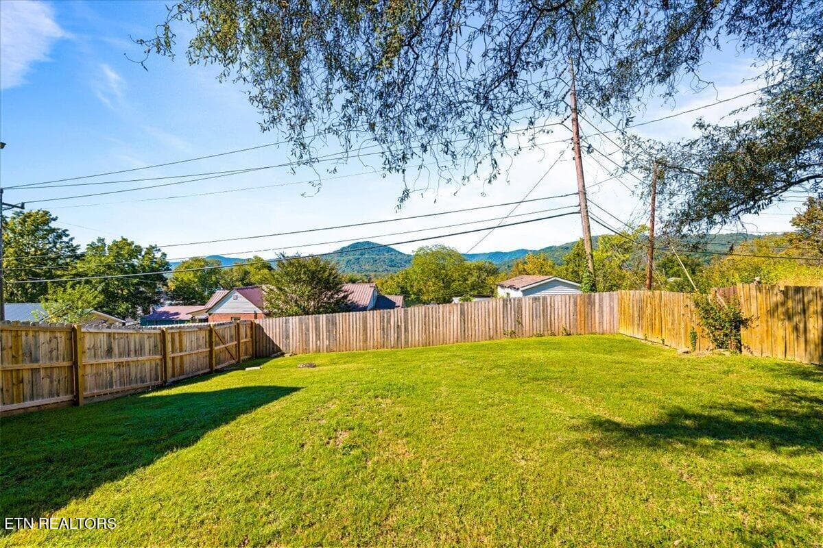 54-685 Ivey St - 685 Ivey St, Jellico, TN 37762