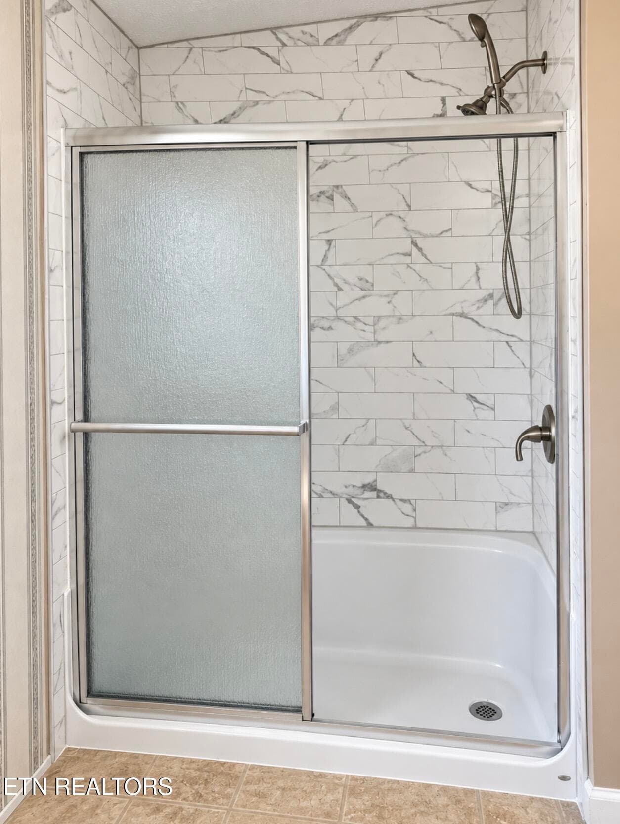 master shower 2 - 134 Hollow Lane, Caryville, TN 37714