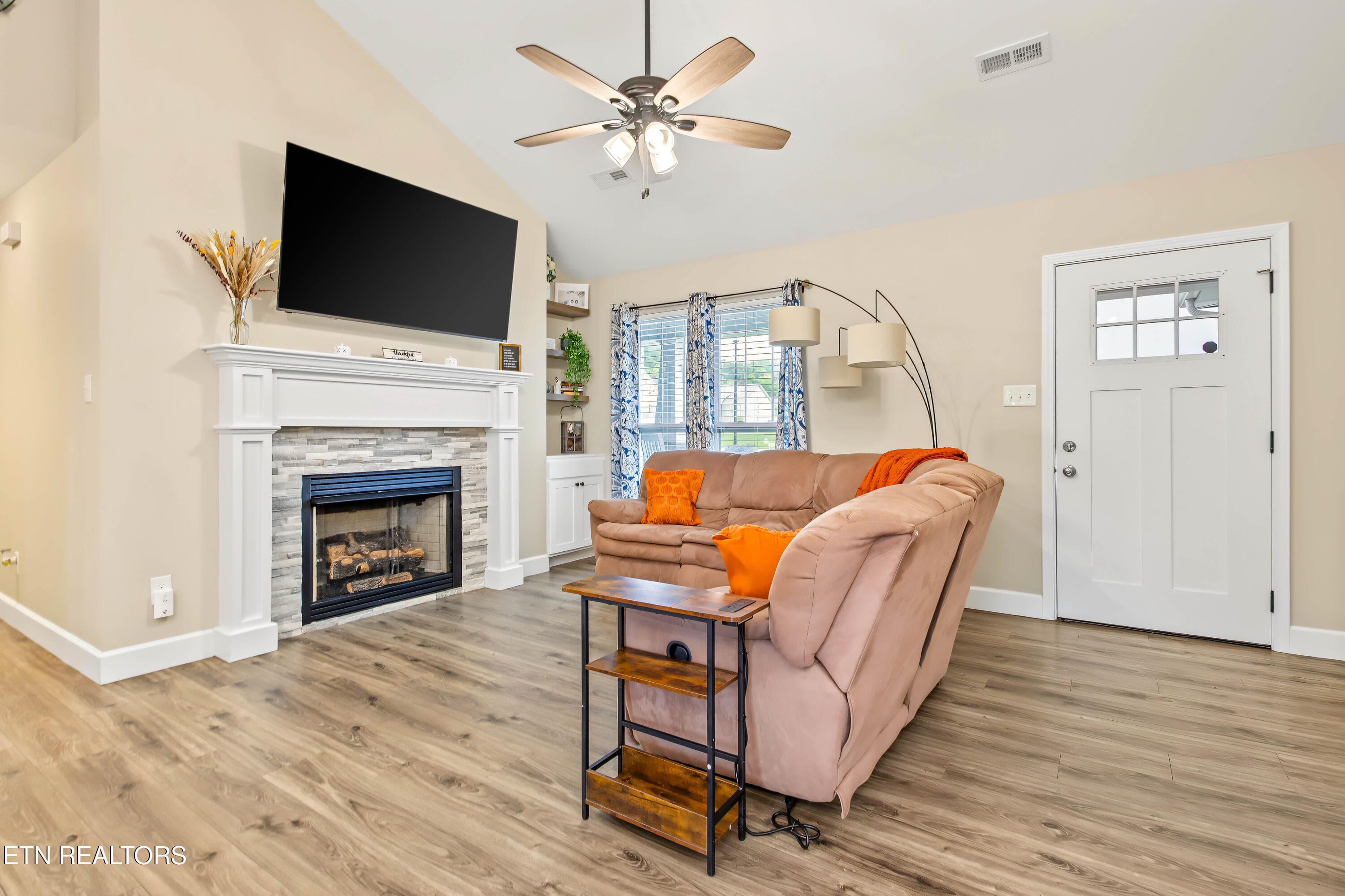 Living room area - 101 Jason Hovater Way, Clinton, TN 37716, Clinton