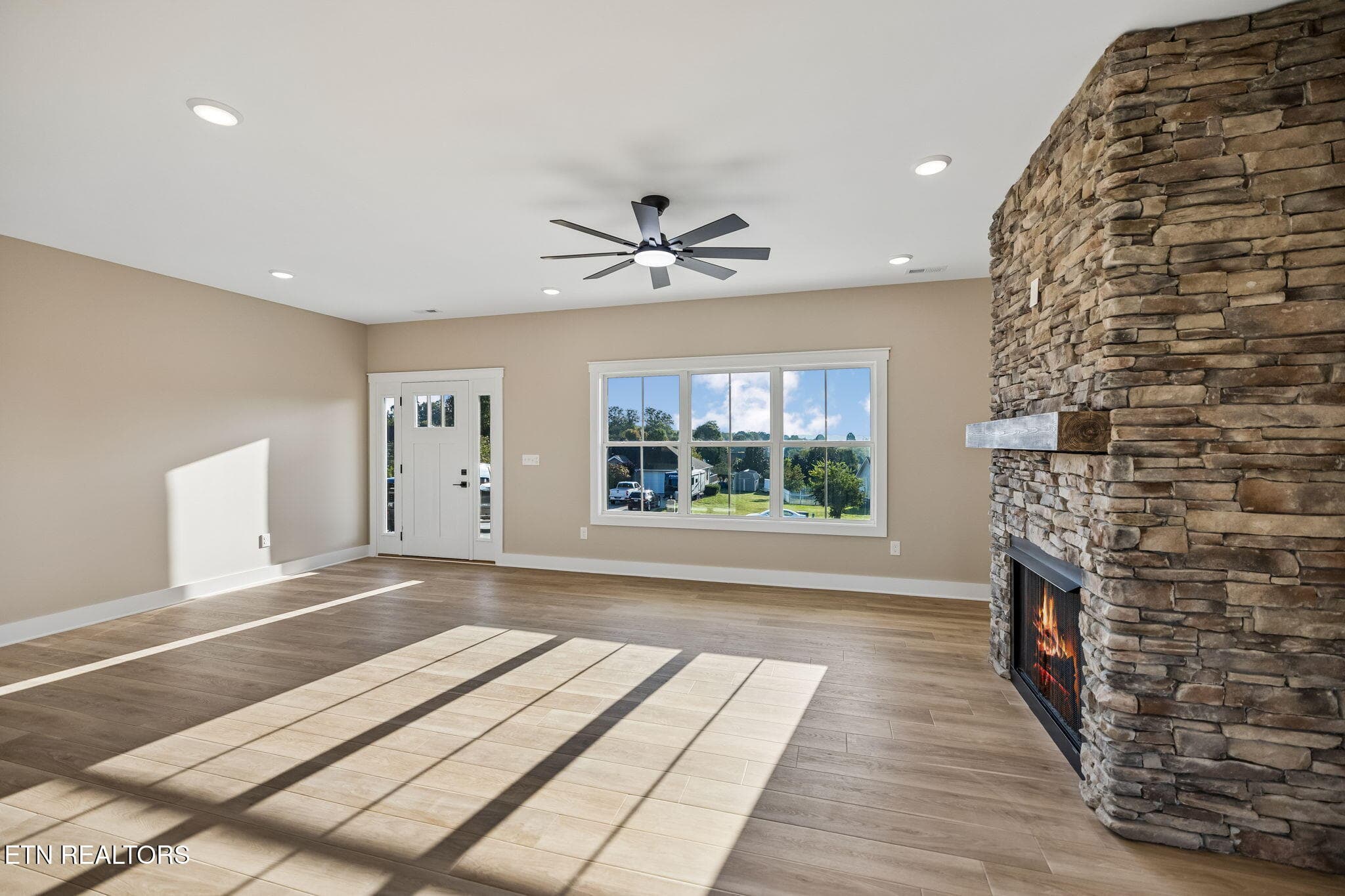 living room4 - 1259 Stewart St, Sevierville, TN 37876
