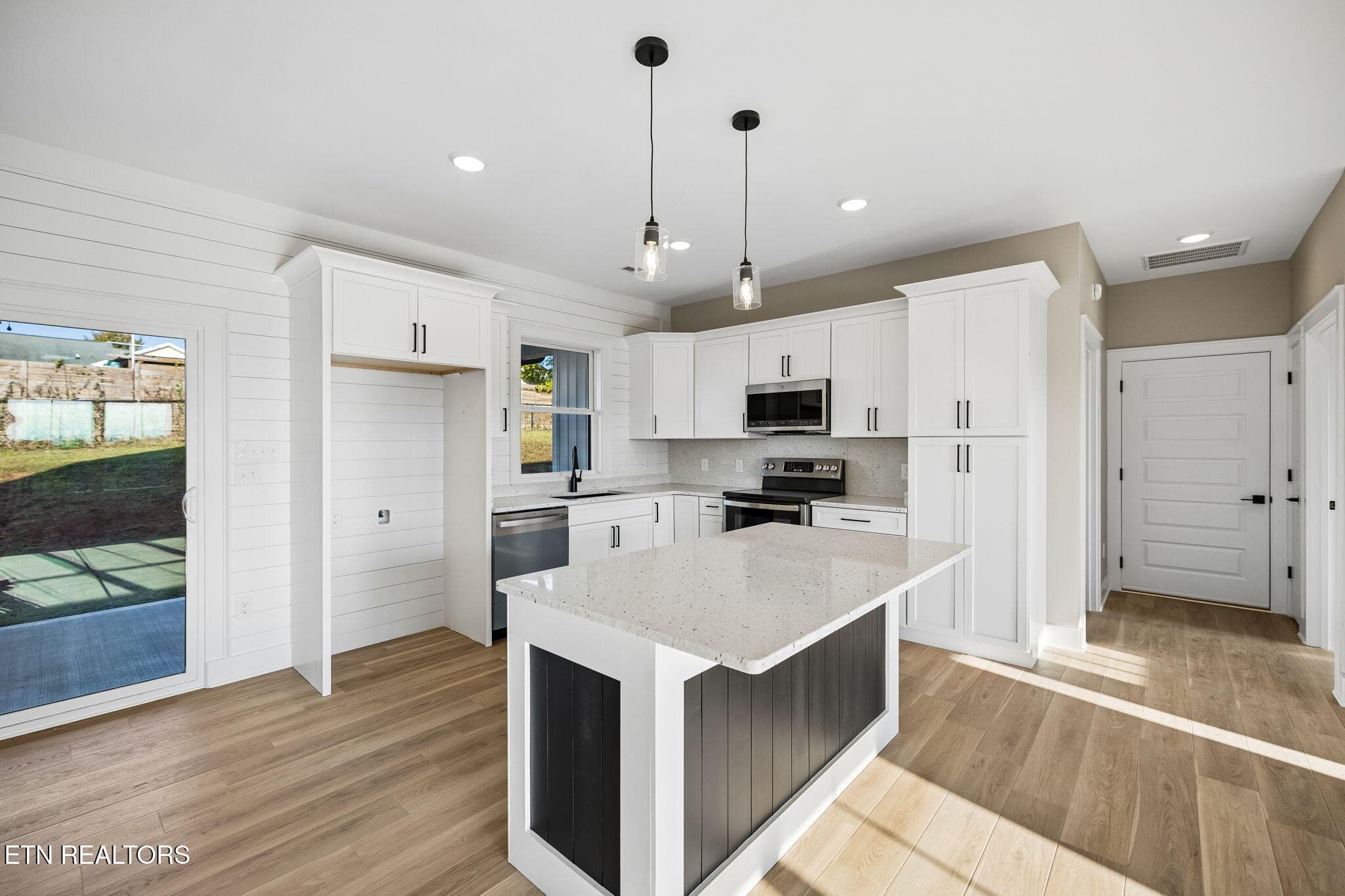kitchen1 - 1259 Stewart St, Sevierville, TN 37876