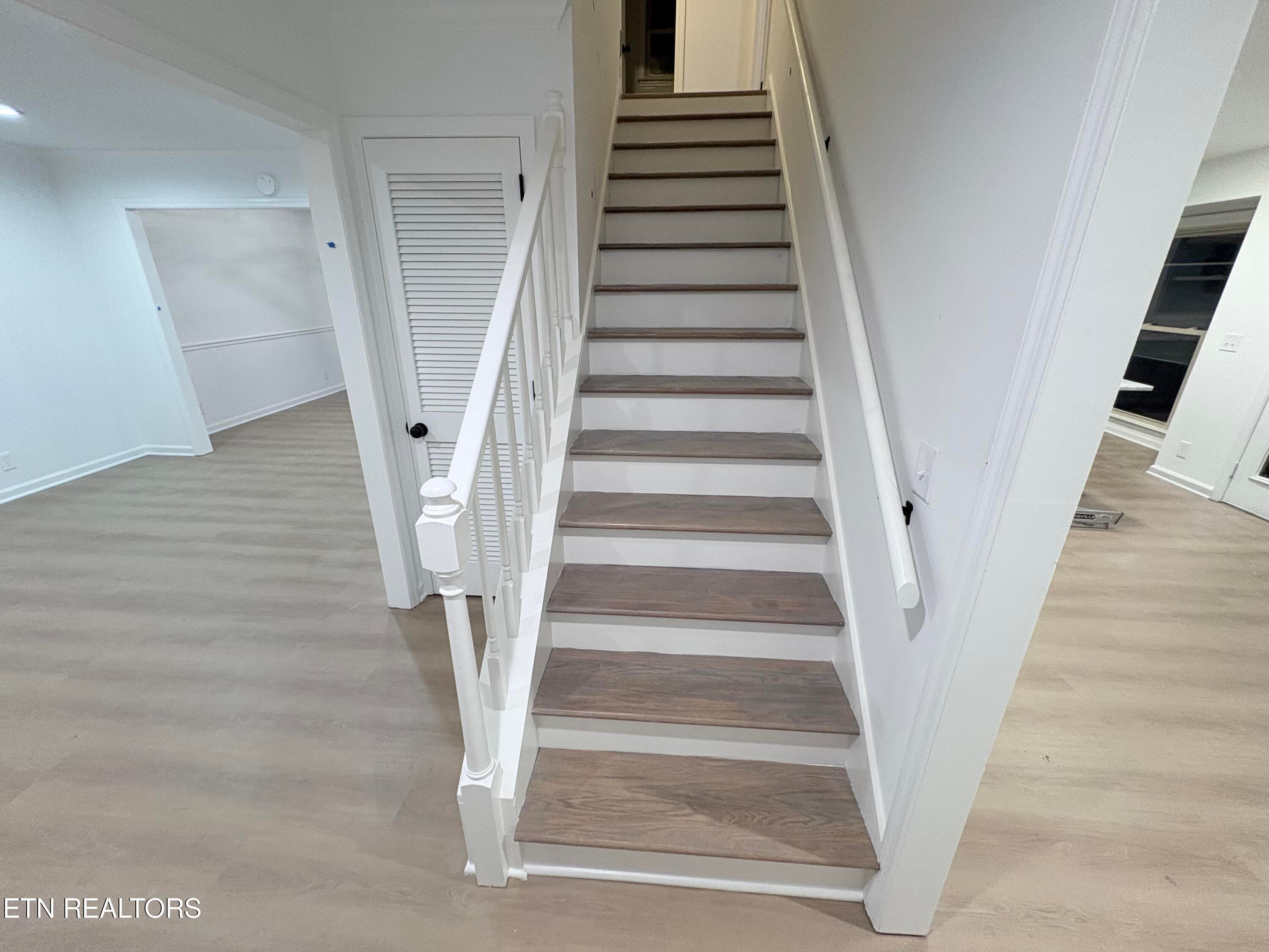 Oak Stairs - 5412 Hunters Ridge, Nashville, TN 37211