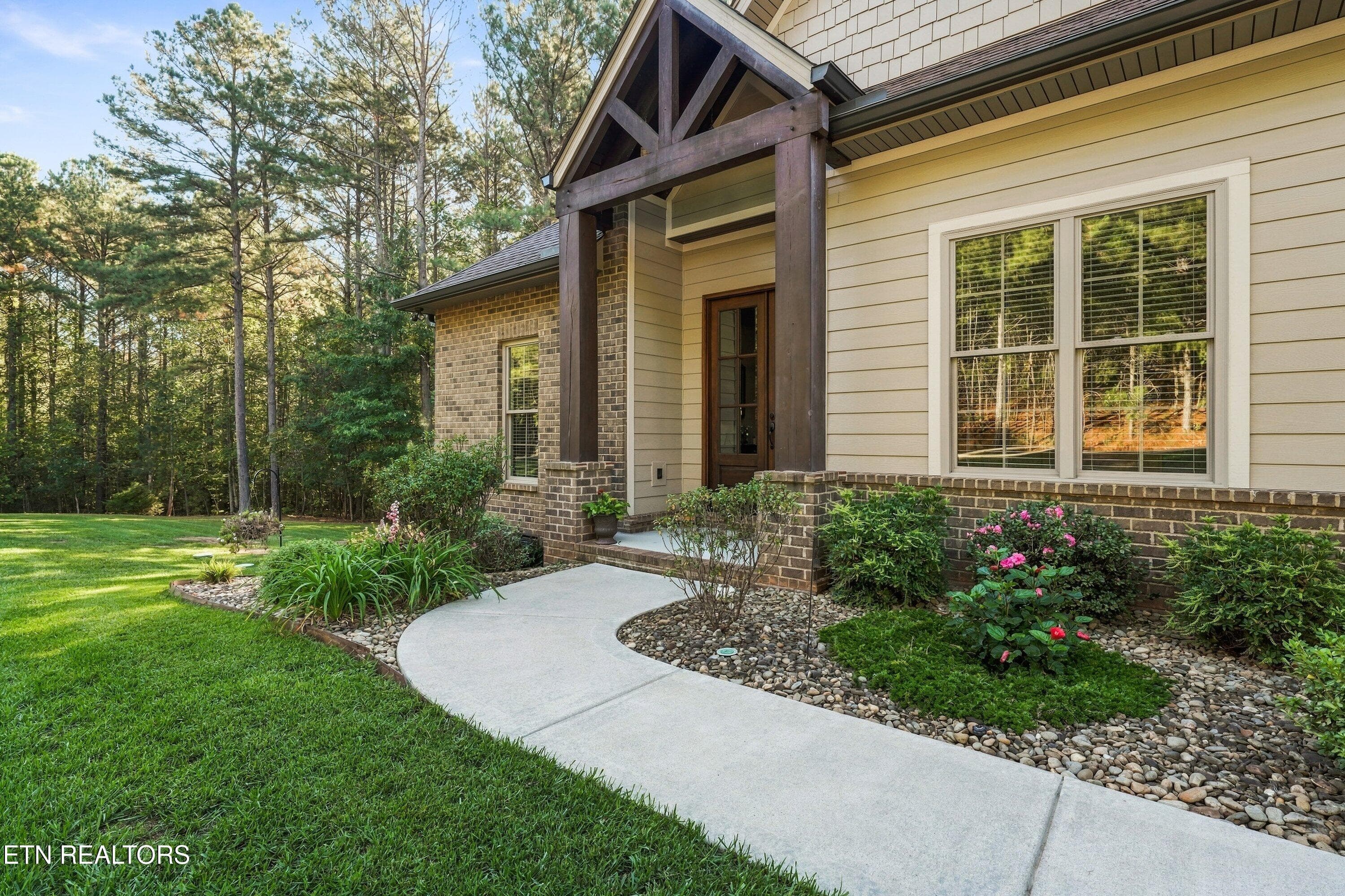 Absolutely move in ready - 1739 Grand Pine Point, Maryville, TN 37801, Maryville