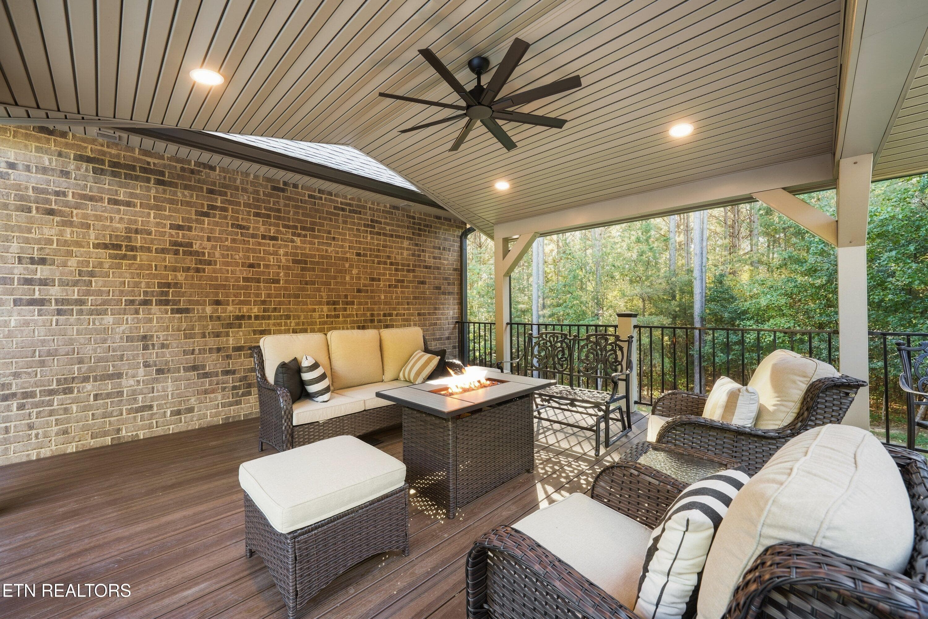 Perfect for relaxing or entertaining - 1739 Grand Pine Point, Maryville, TN 37801, Maryville