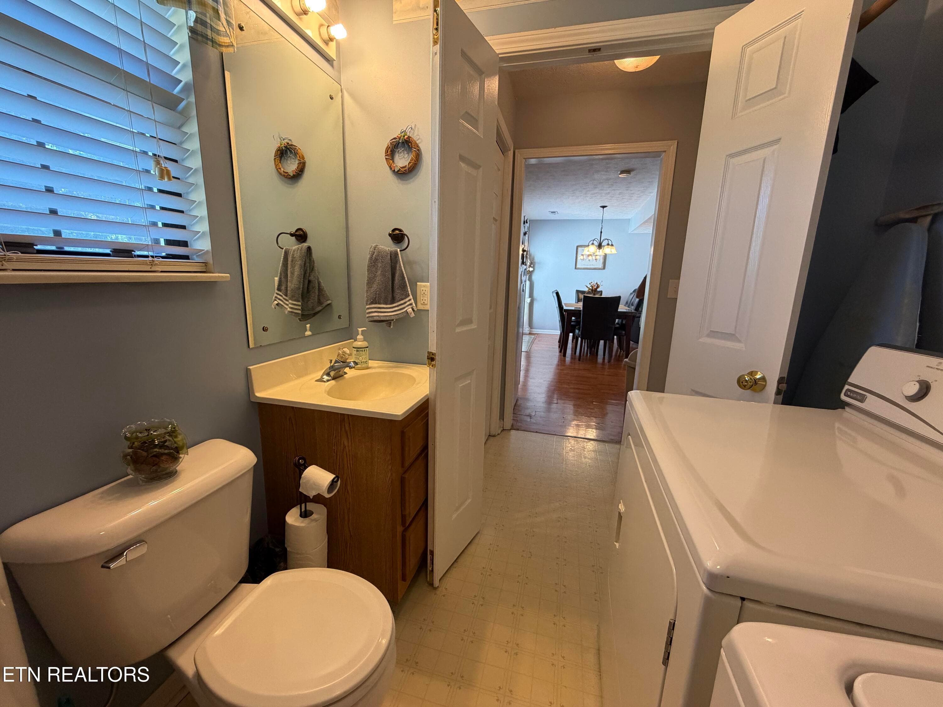 Thomas Downstairs Bath and Laundry - 2024 Thomas Ave, Maryville, TN 37804, Maryville