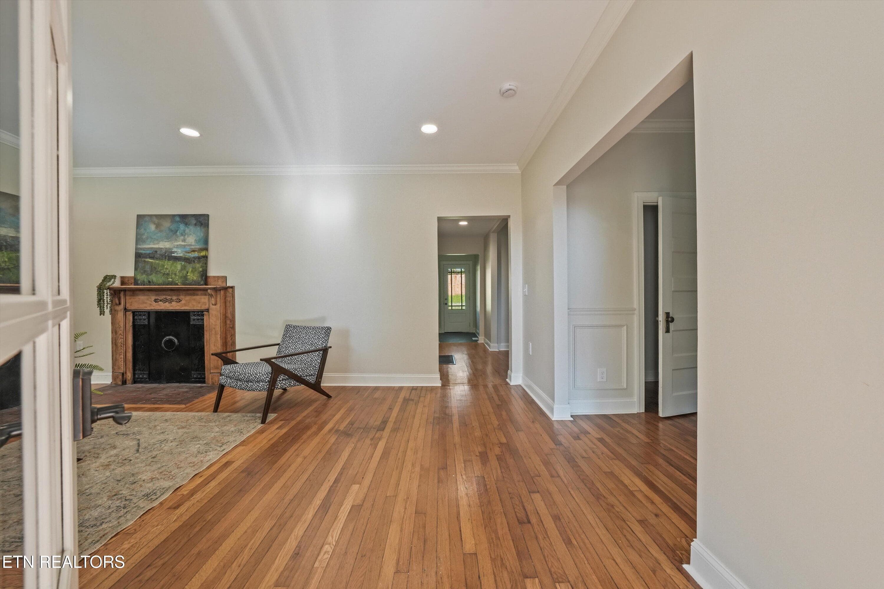 Entry - 1431 Branson Ave, Knoxville, TN 37917, Knoxville
