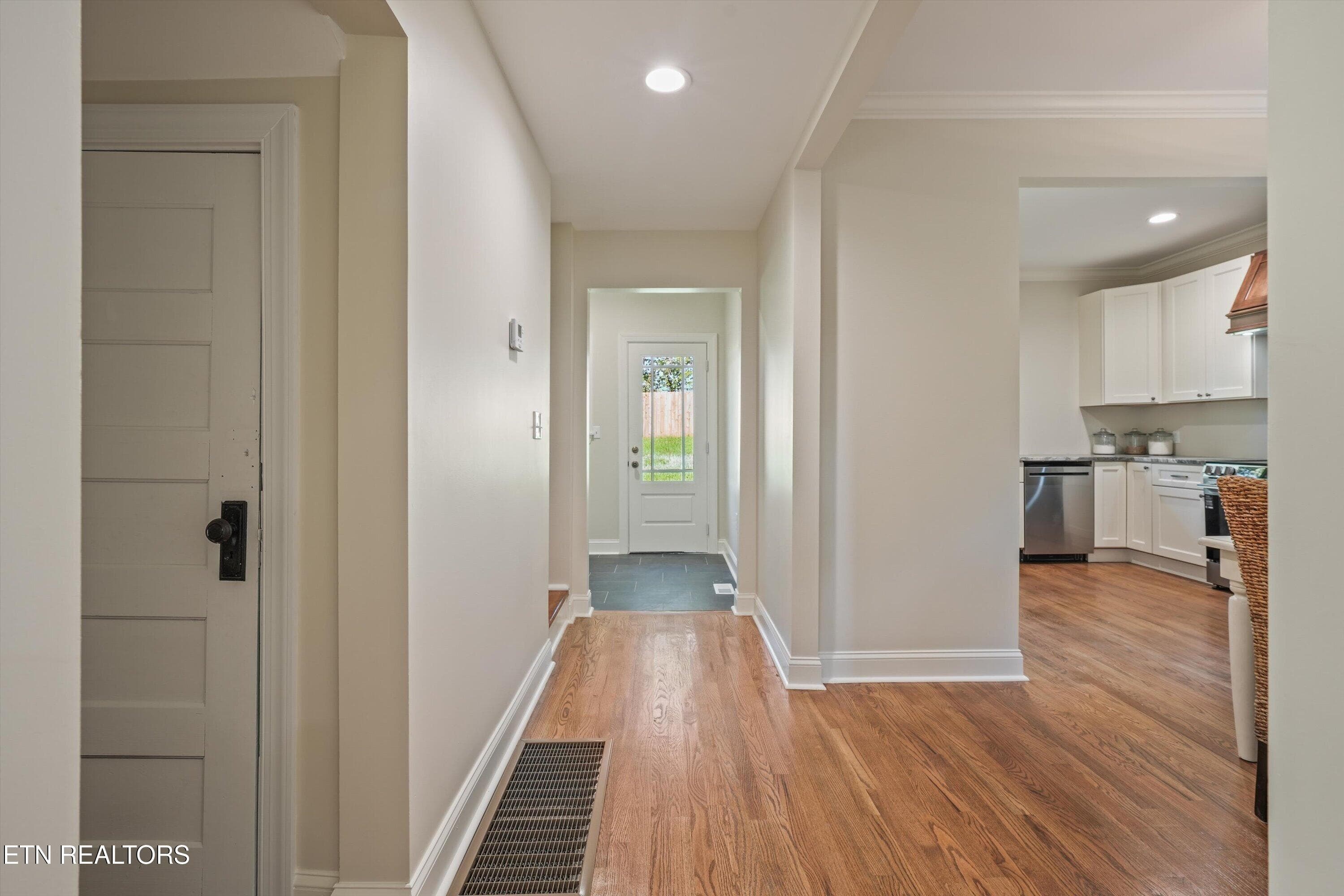 Hallway - 1431 Branson Ave, Knoxville, TN 37917, Knoxville