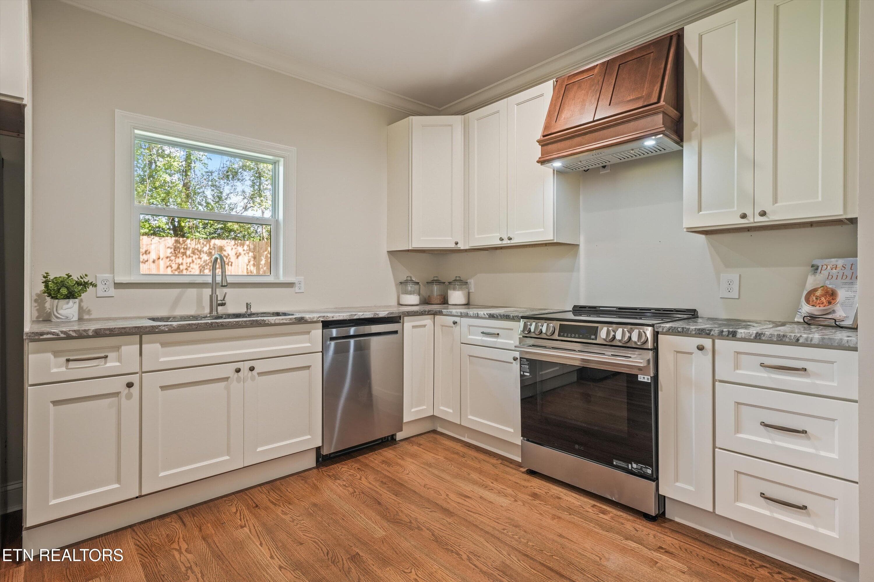 Kitchen - 1431 Branson Ave, Knoxville, TN 37917, Knoxville