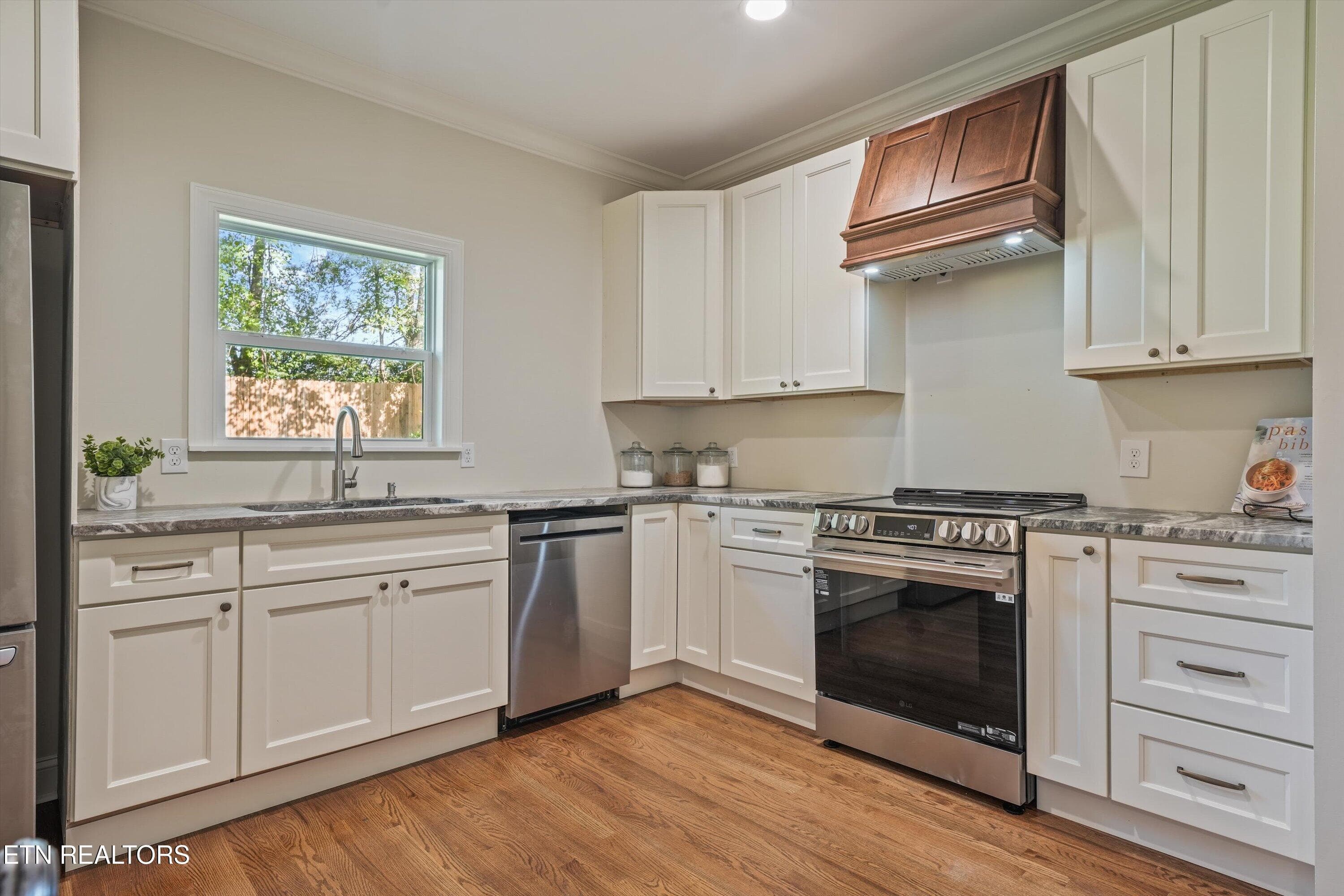 Kitchen - 1431 Branson Ave, Knoxville, TN 37917, Knoxville