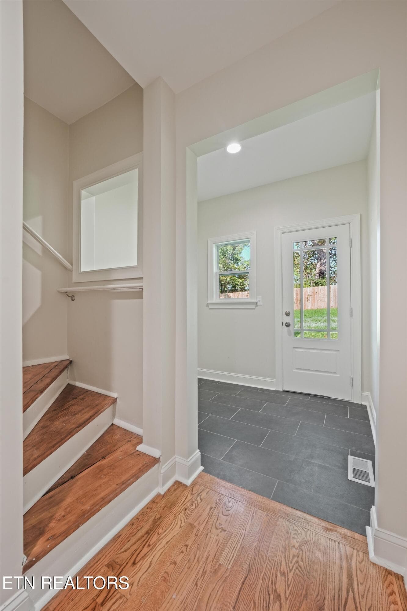 Stairs - 1431 Branson Ave, Knoxville, TN 37917, Knoxville
