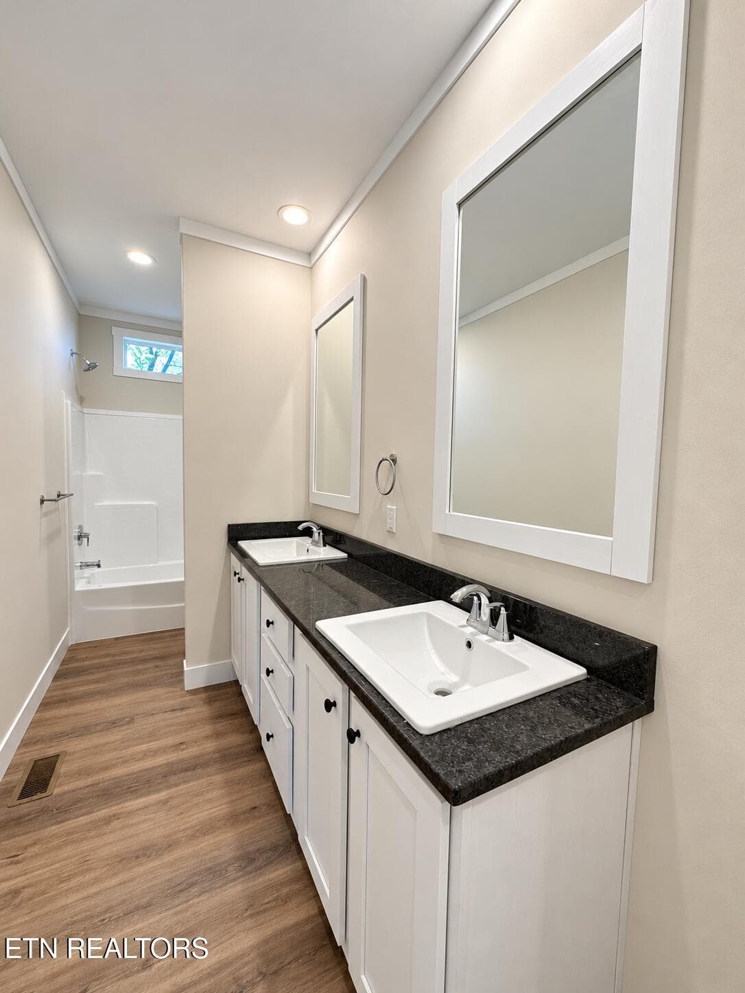 Bathroom - 450 Federal Ferry Circle, Vonore, TN 37885