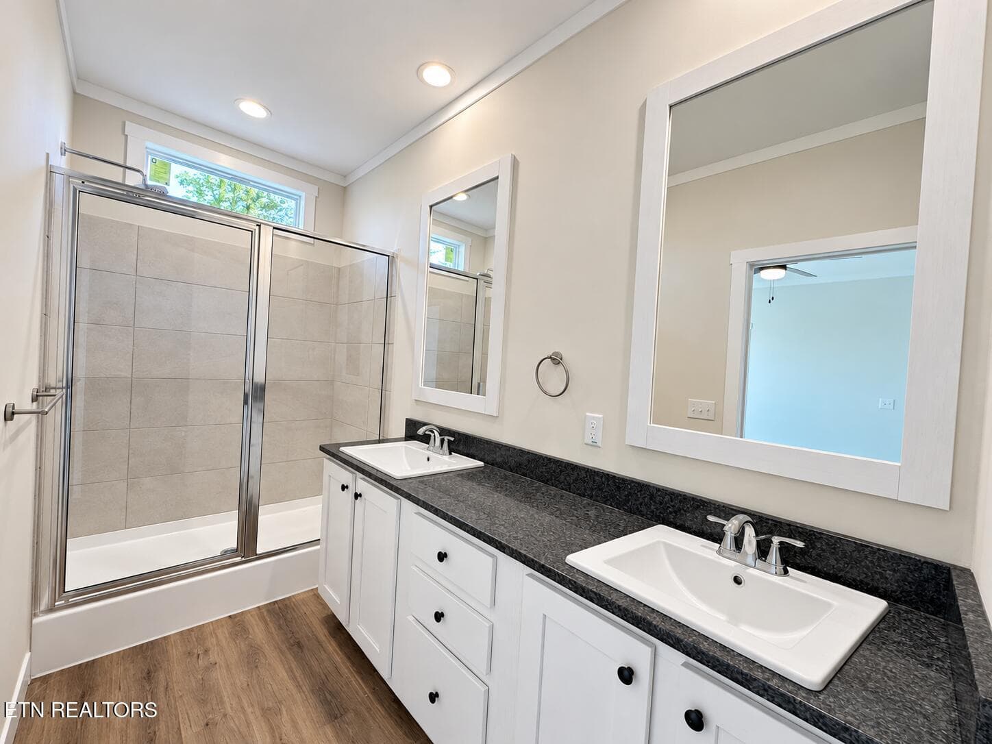 Primary Bathroom - 450 Federal Ferry Circle, Vonore, TN 37885