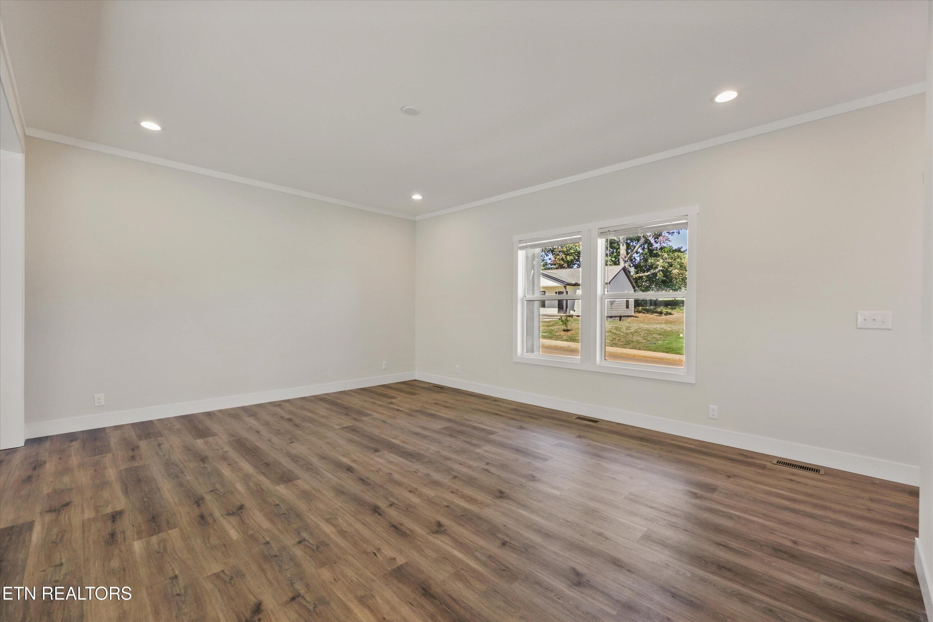 Living Room - 450 Federal Ferry Circle, Vonore, TN 37885