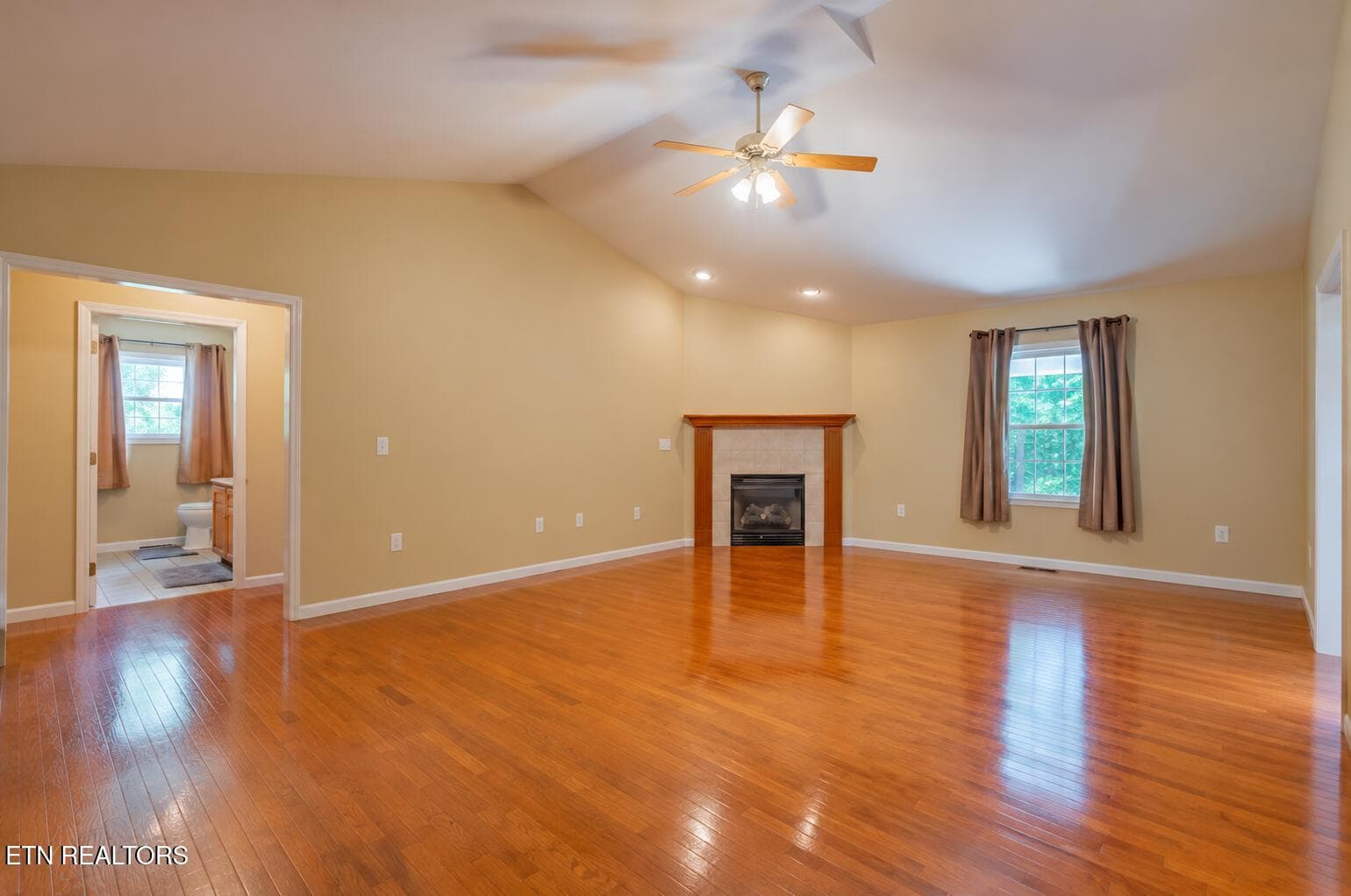 living room - 542 Sunset Ridge Drive, Crossville, TN 38571