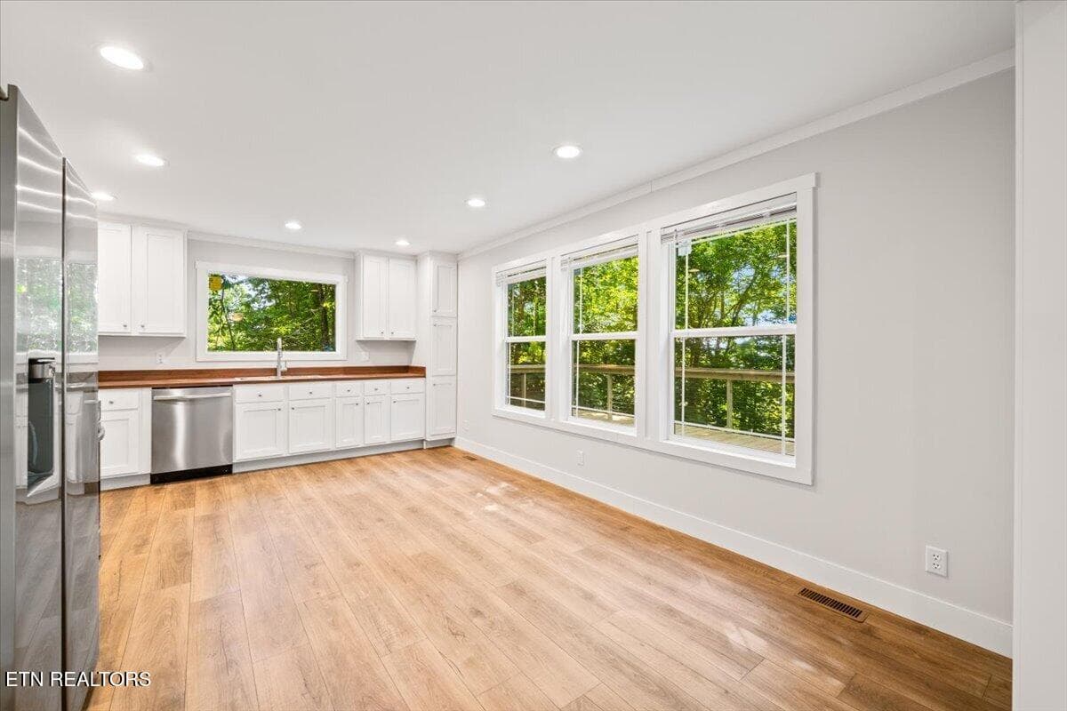 Kitchen - 264 Rain Valley Rd, LaFollette, TN 37766, LaFollette
