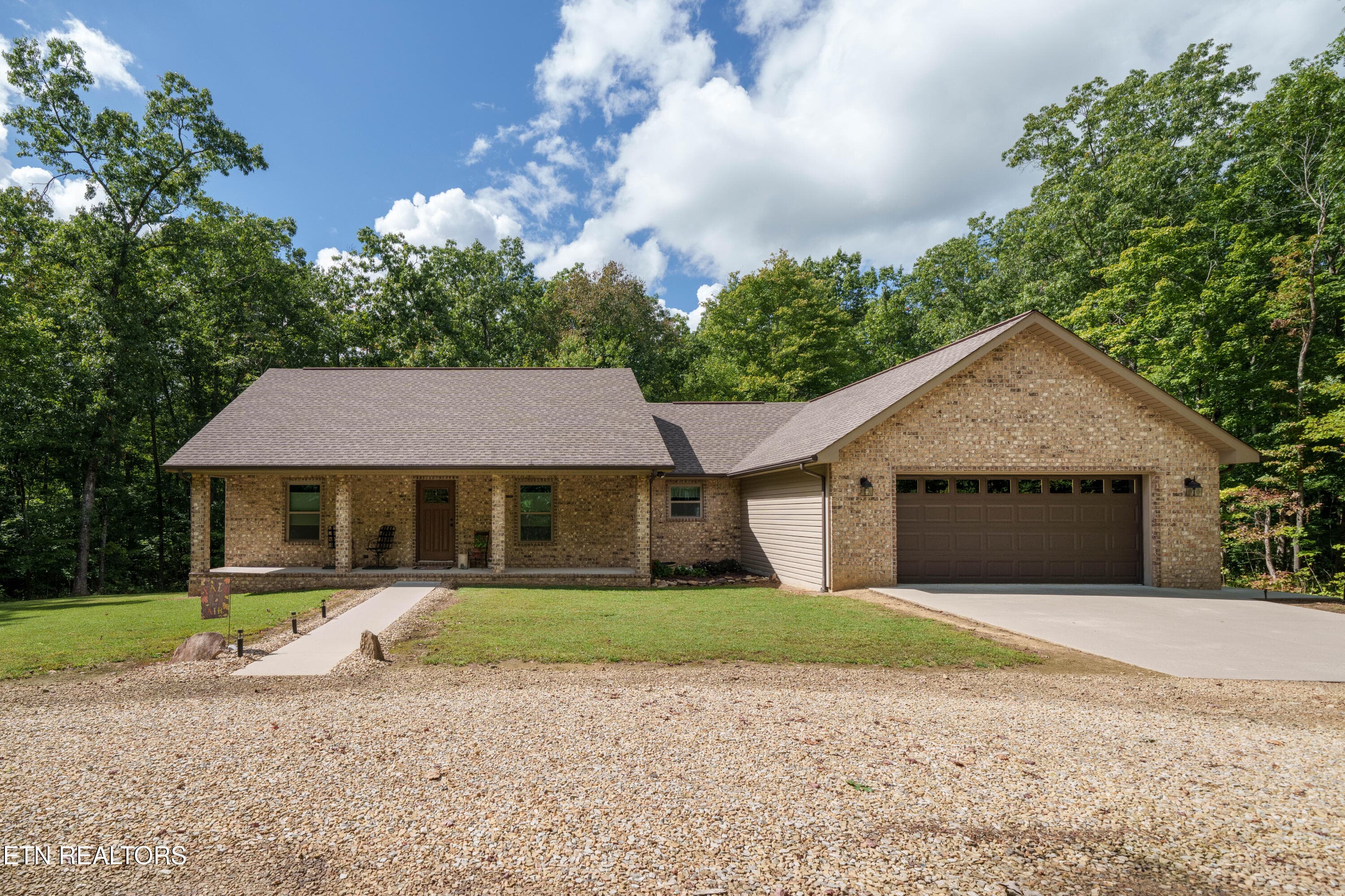 1700 Huckleberry Rd, Monterey, TN 38574