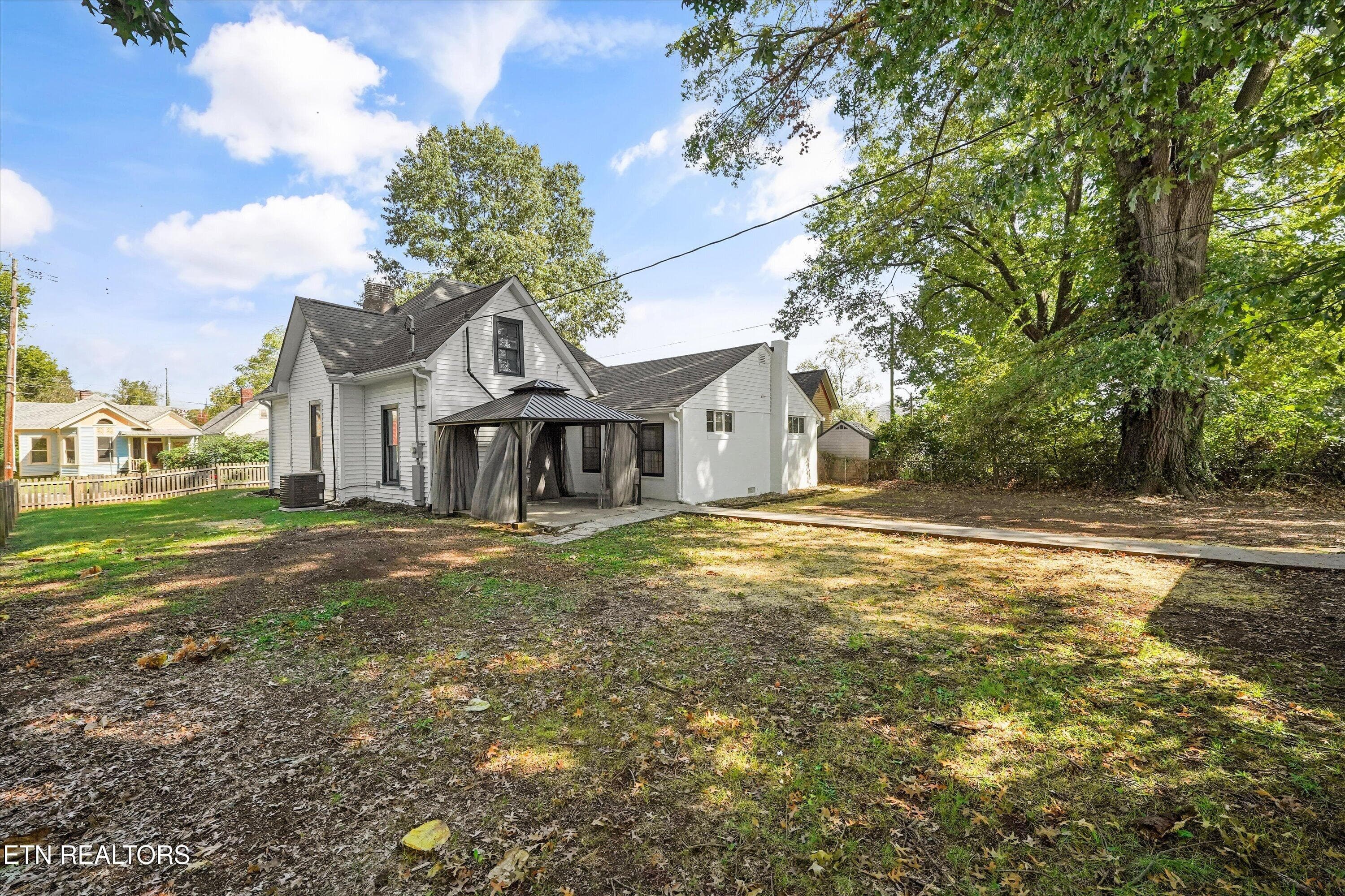 Fully Fenced Backyard for Privacy - 1404 Hannah Ave, Knoxville, TN 37921, Knoxville