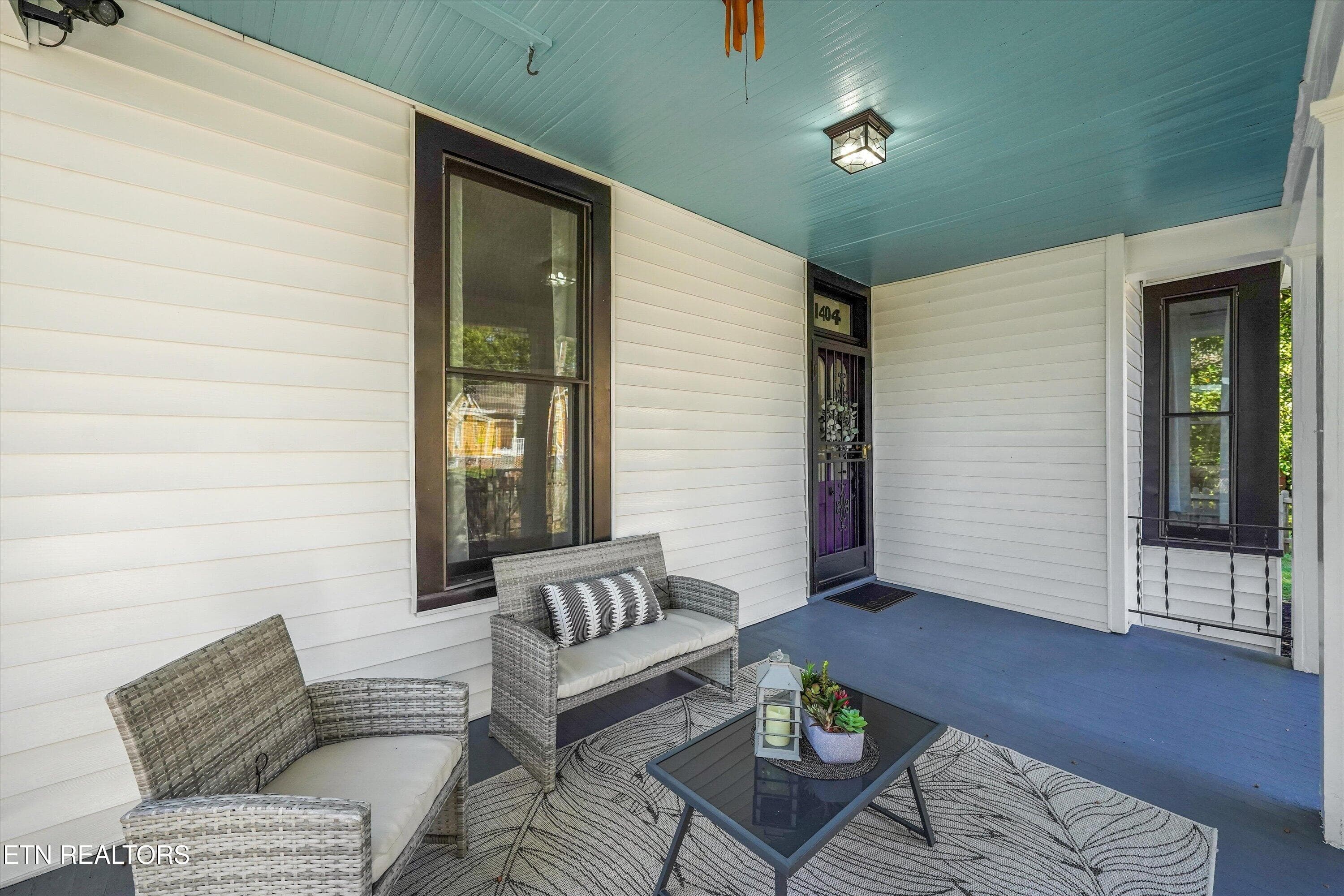 Covered Front Porch Sitting Area - 1404 Hannah Ave, Knoxville, TN 37921, Knoxville