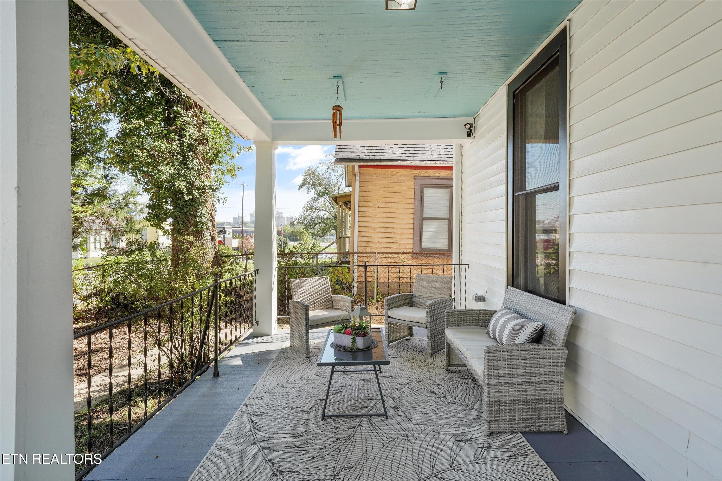 Covered Front Porch Sitting Area - 1404 Hannah Ave, Knoxville, TN 37921, Knoxville