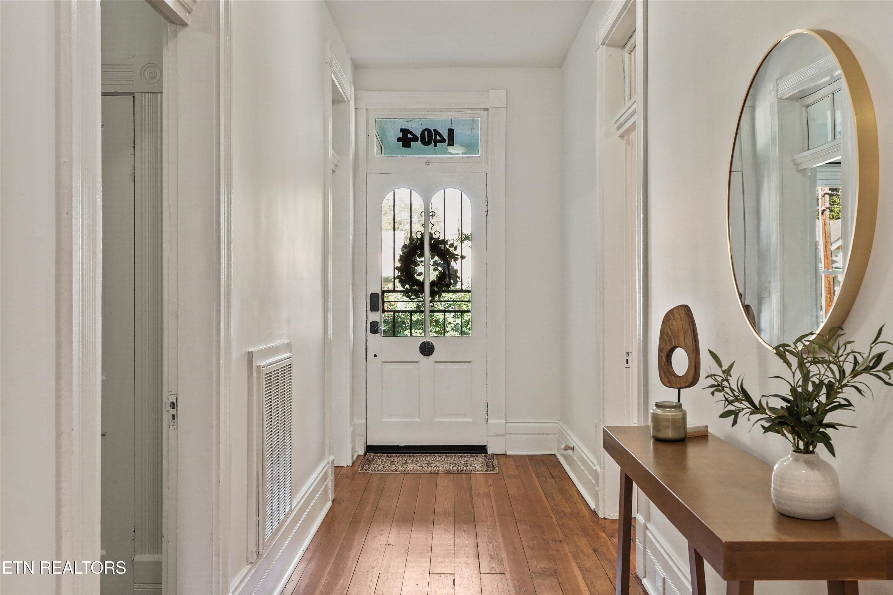 Inviting Large Foyer - 1404 Hannah Ave, Knoxville, TN 37921, Knoxville