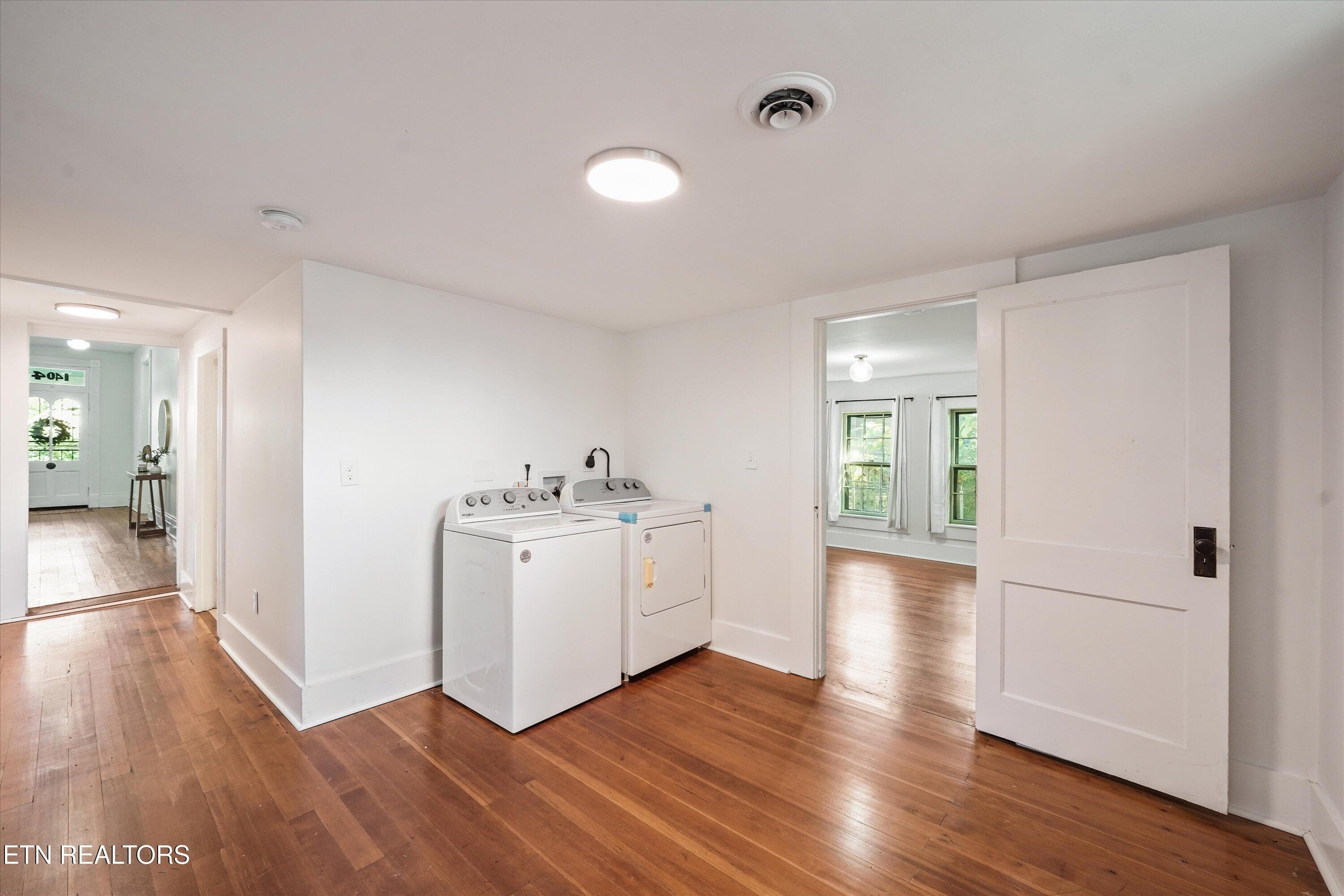 Spacious Laundry - Utility - 1404 Hannah Ave, Knoxville, TN 37921, Knoxville
