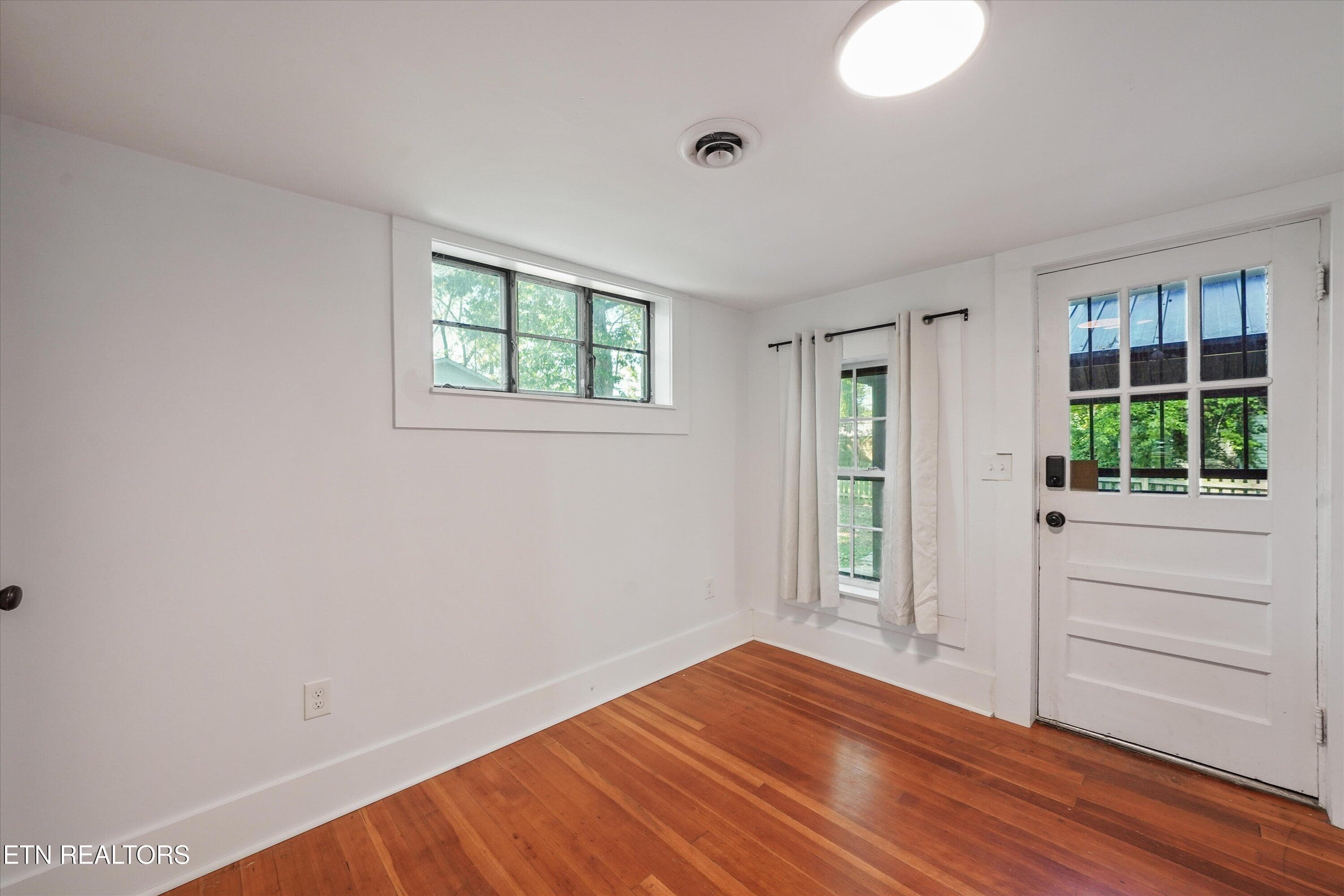 Laundry Room - 1404 Hannah Ave, Knoxville, TN 37921, Knoxville