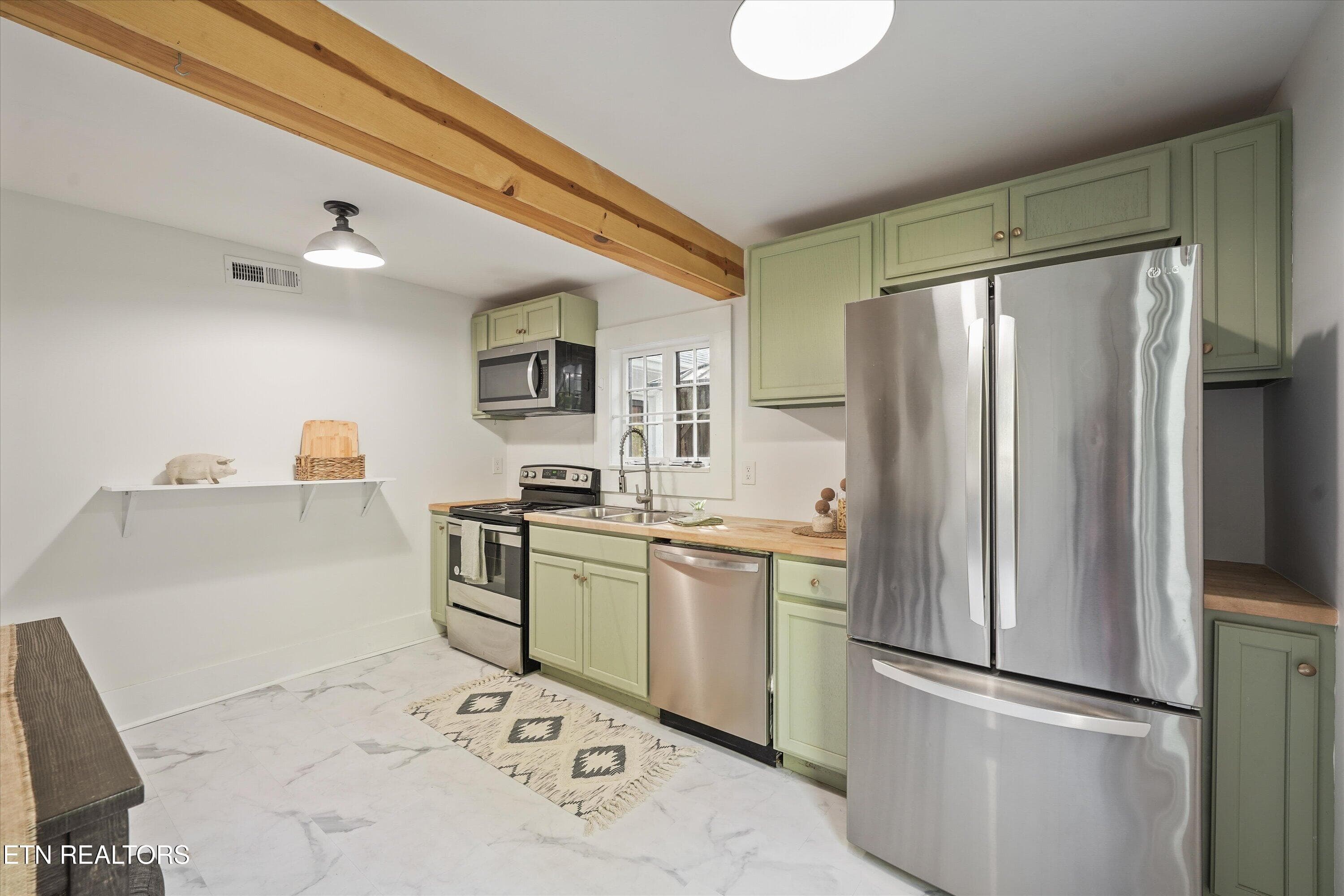 Modern Stainless Steel Appliances - 1404 Hannah Ave, Knoxville, TN 37921, Knoxville