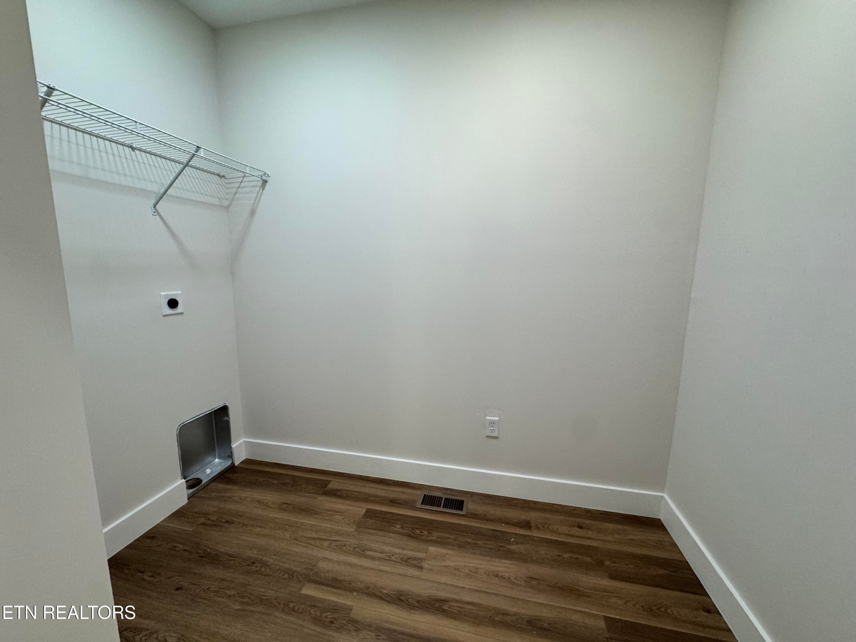Laundry - 141 Reece Rd, Baxter, TN 38544