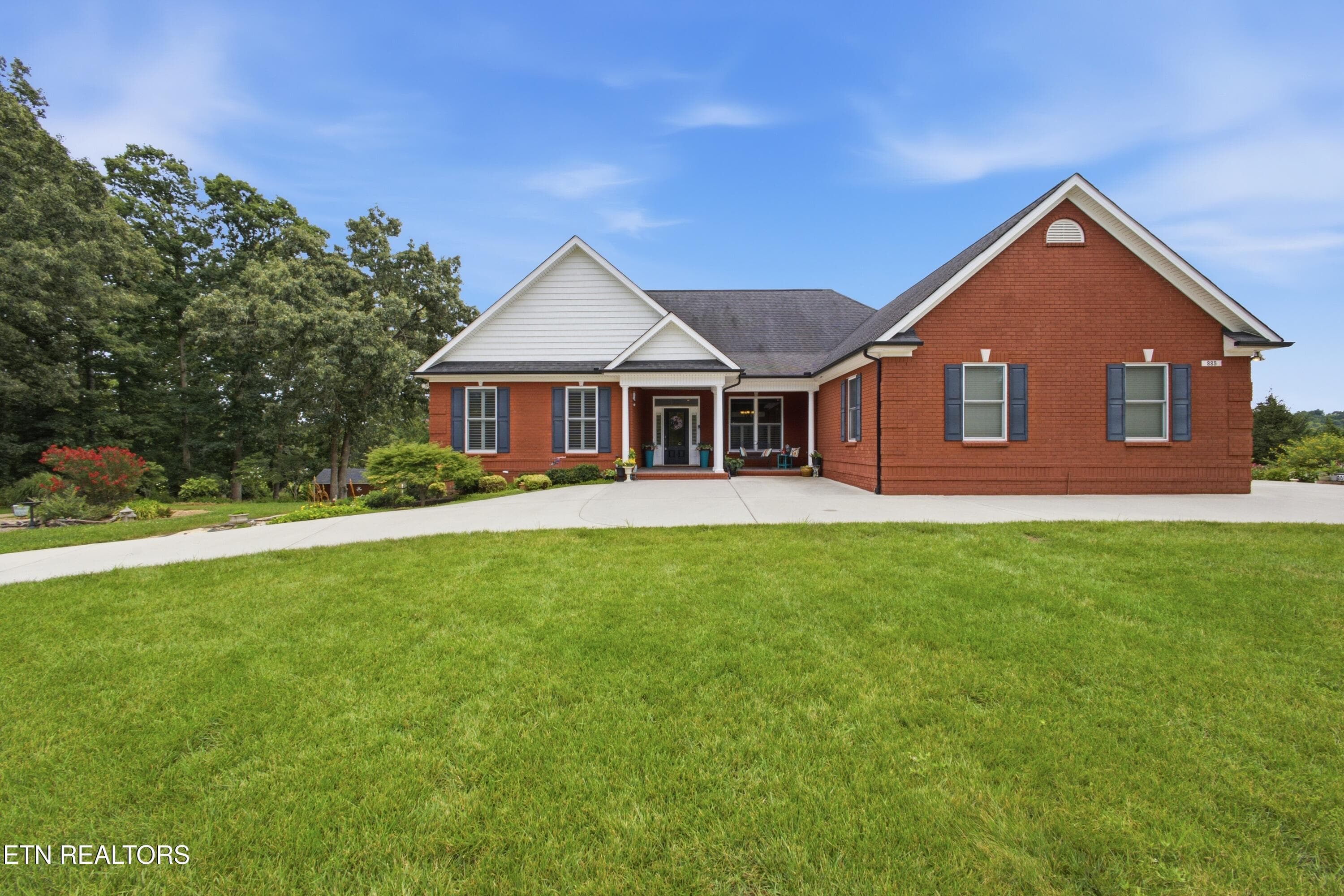 225 W Shore Drive, Rockwood, TN 37854