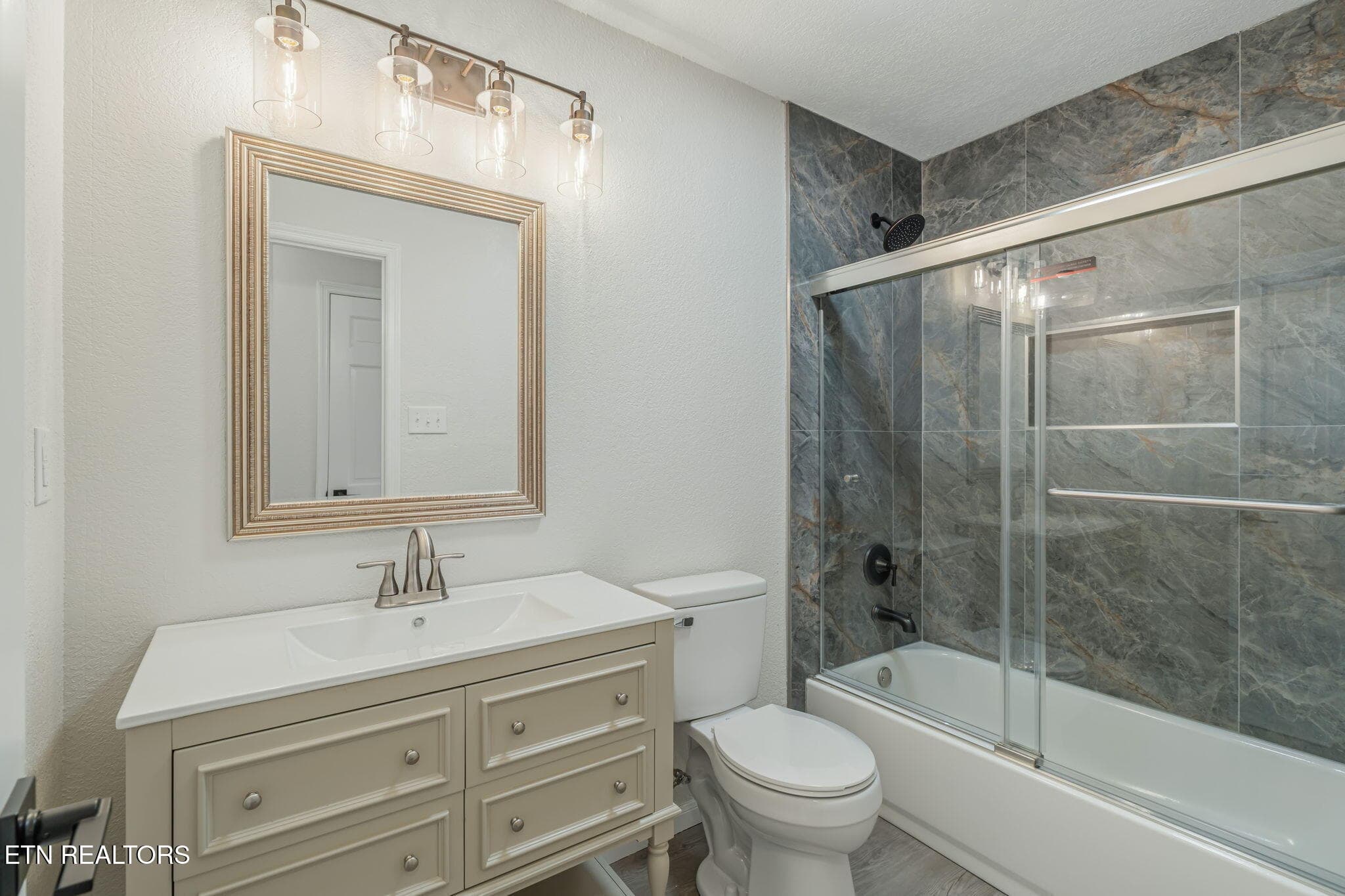 GUEST BATH WITH BEAUTIFUL TILE AND TUB - 3923 Glen Oaks Drive, Maryville, TN 37804, Maryville
