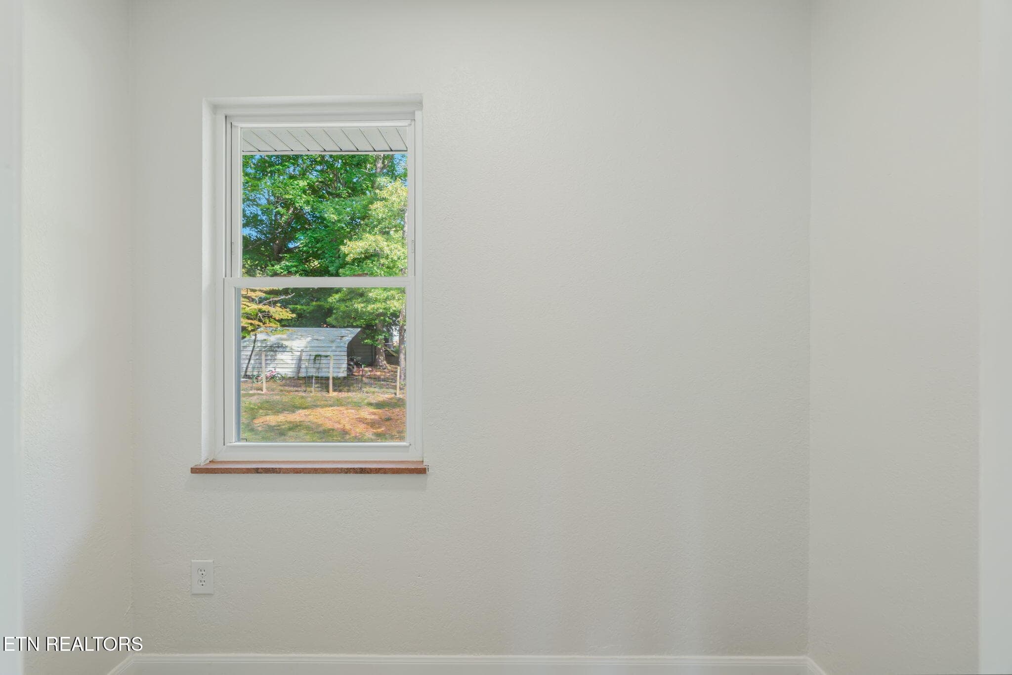 PRIMARY WALKIN CLOSET - 3923 Glen Oaks Drive, Maryville, TN 37804, Maryville