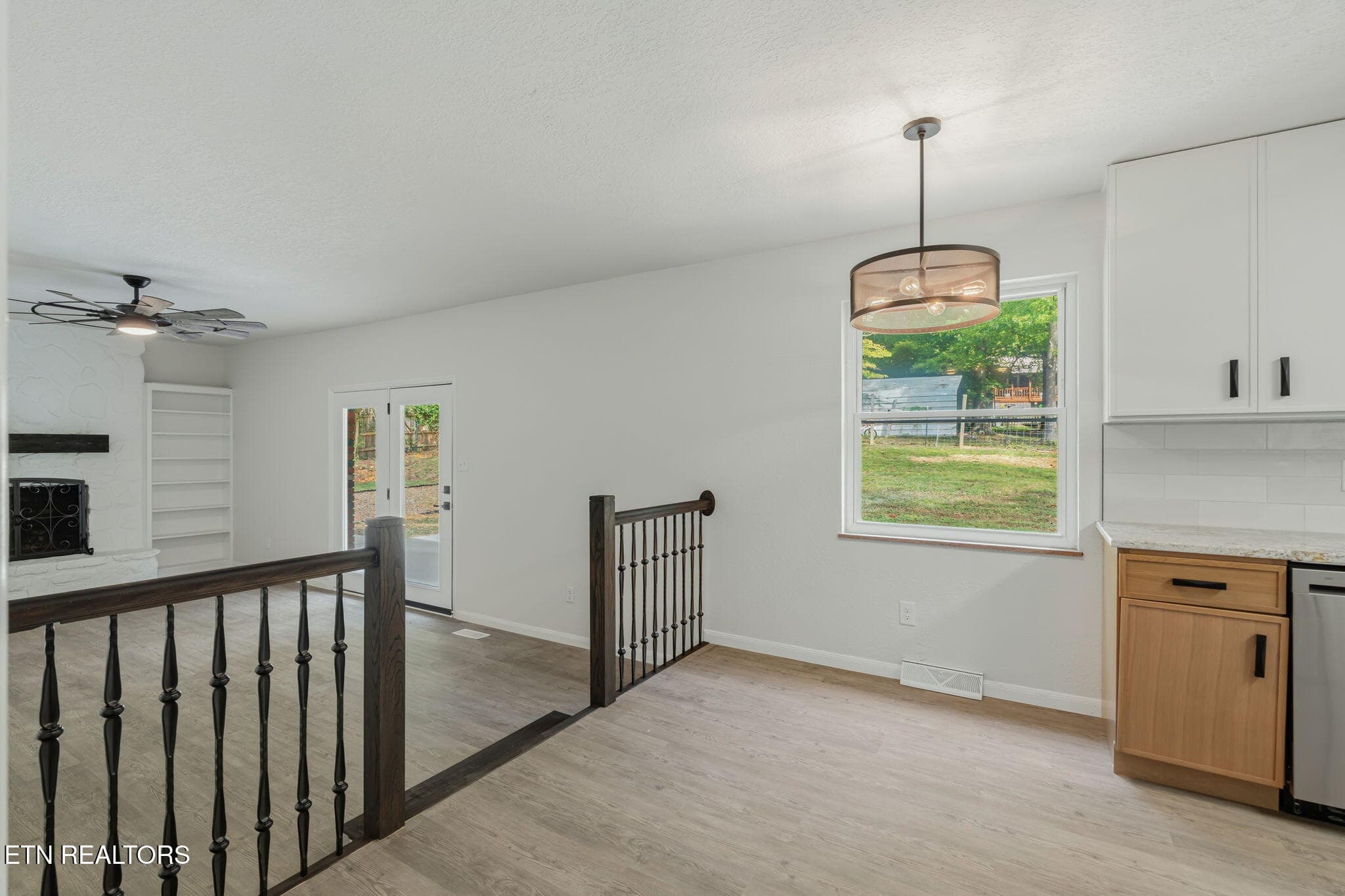 BREAKFAST NOOK - 3923 Glen Oaks Drive, Maryville, TN 37804, Maryville