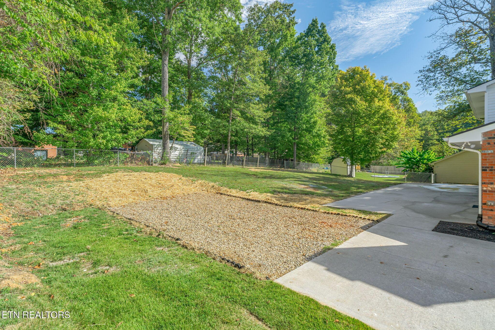 EXTA PARKING - 3923 Glen Oaks Drive, Maryville, TN 37804, Maryville