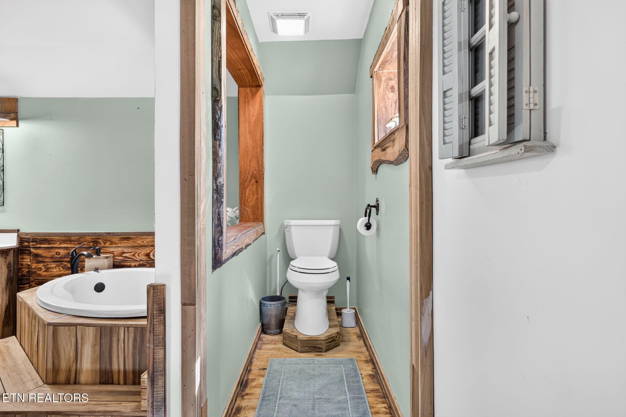 Full bath upstairs vw3 - 240 Memory Lane, Monterey, TN 38574